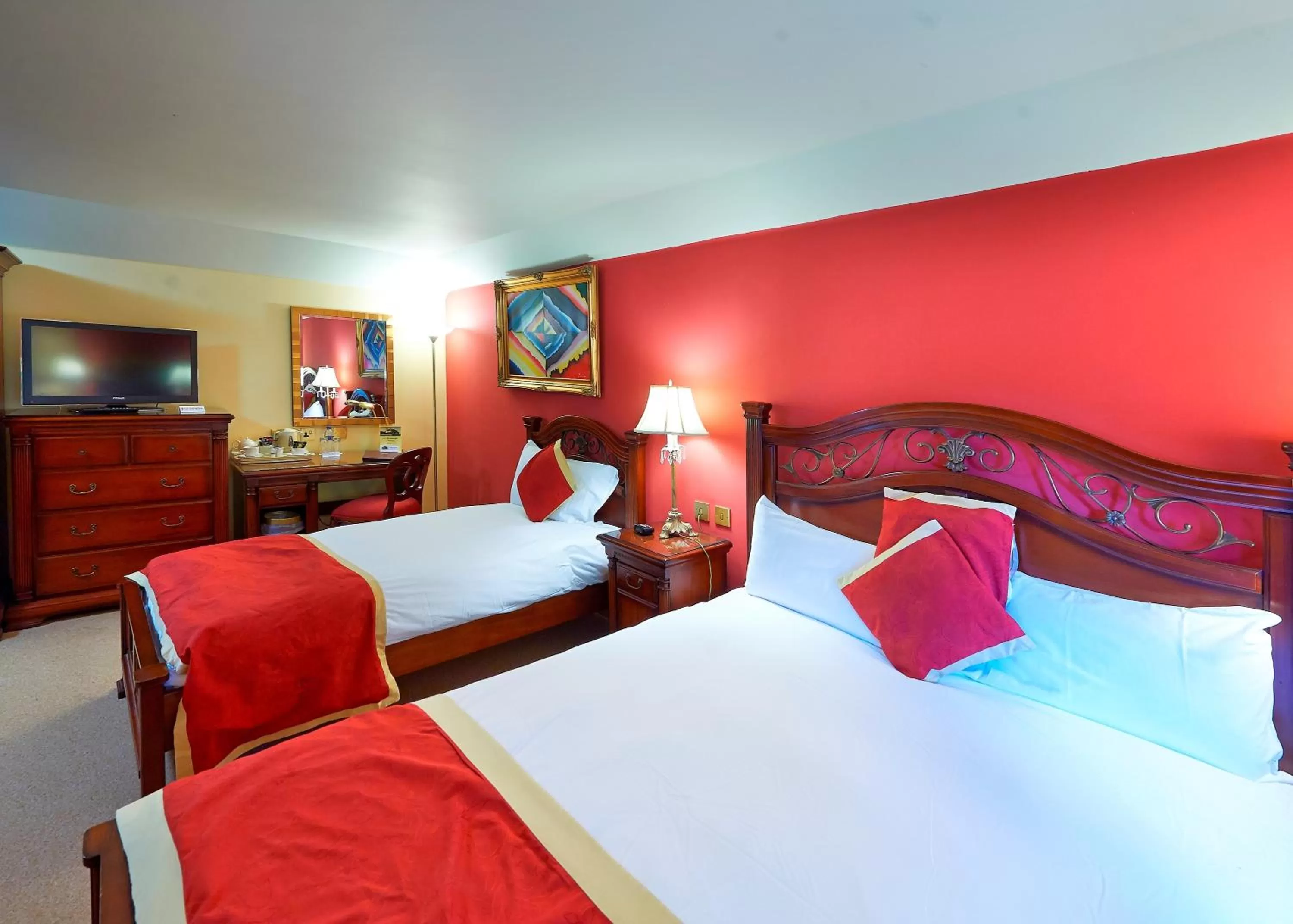 Bedroom, Bed in Camden Arms Hotel