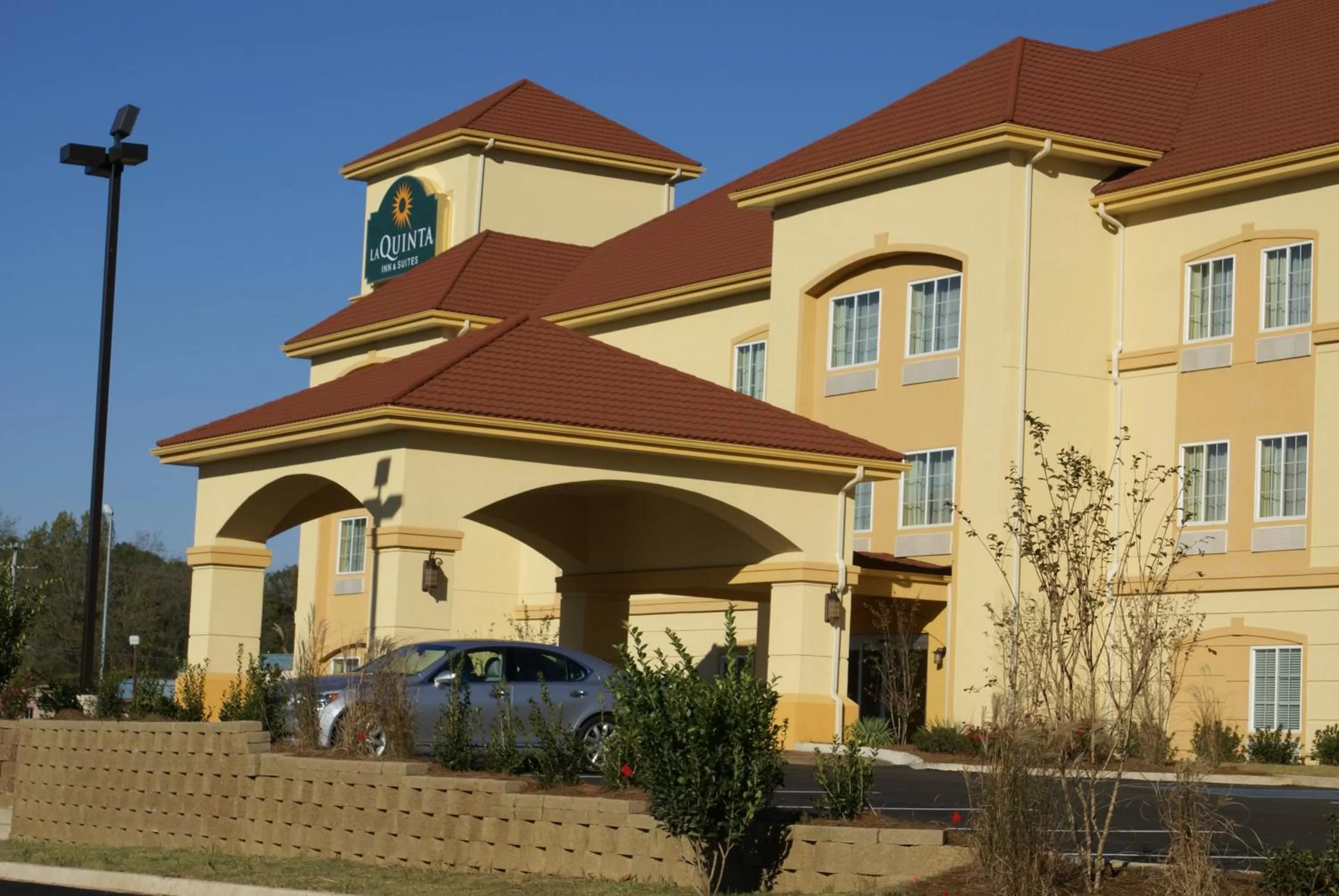 Property building in La Quinta by Wyndham Vicksburg