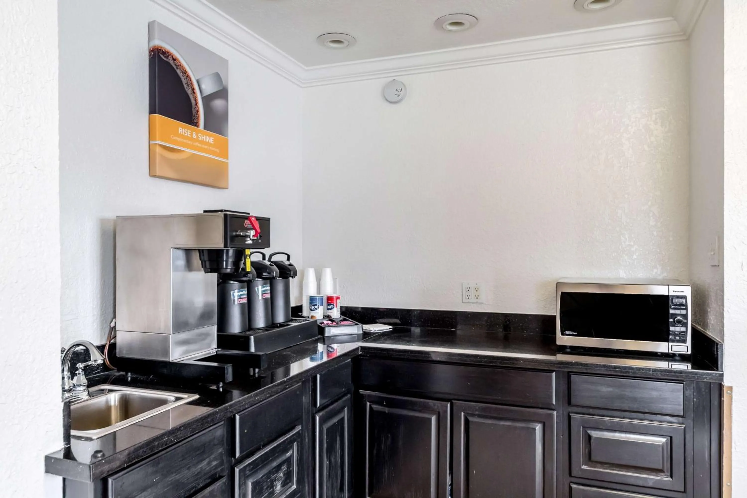 Lobby or reception in Motel 6 San Antonio, TX - Frost Bank Center