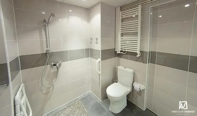 Bathroom in Hôtel Jarry Confort