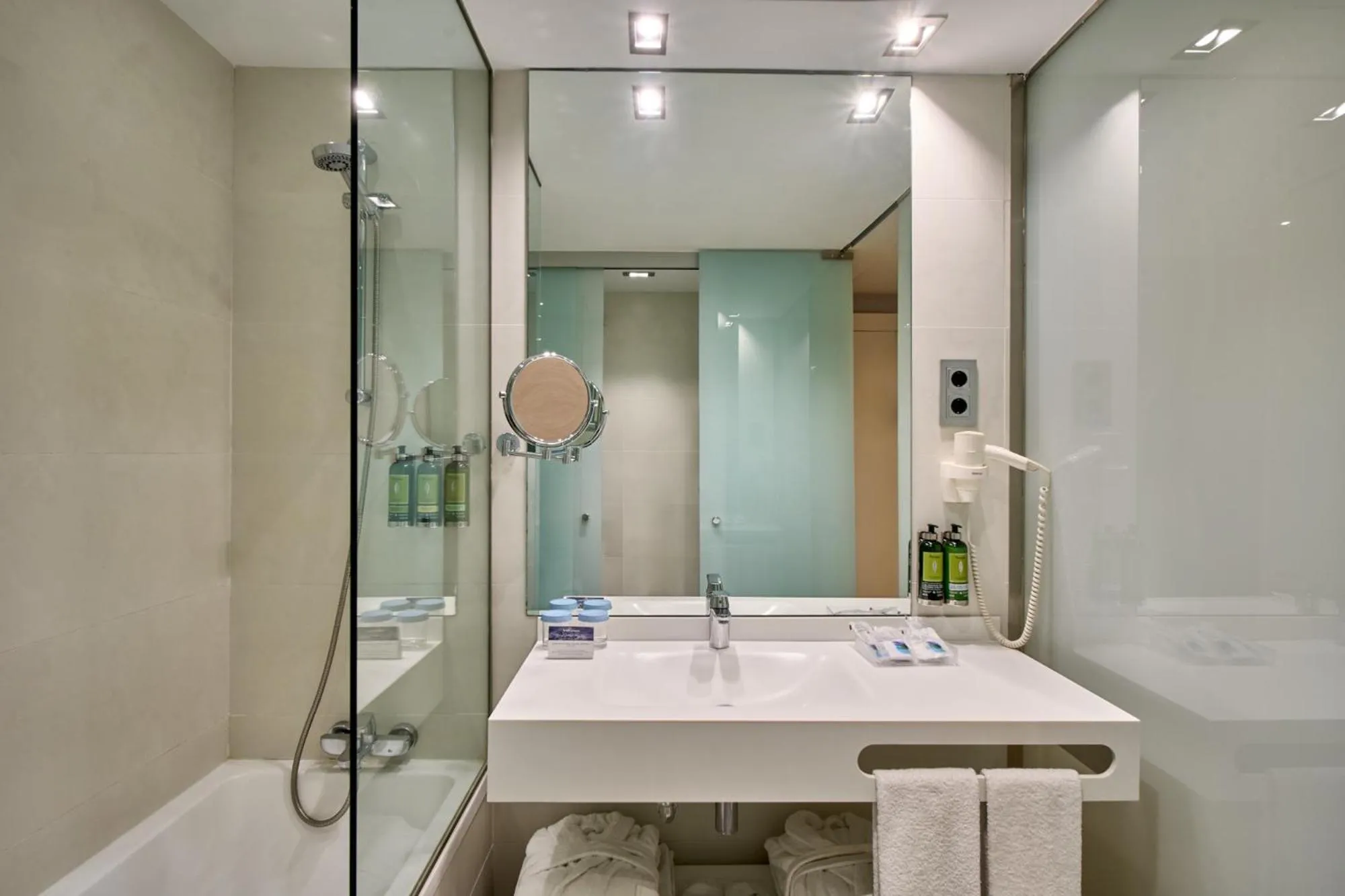 Bathroom in VP Madroño