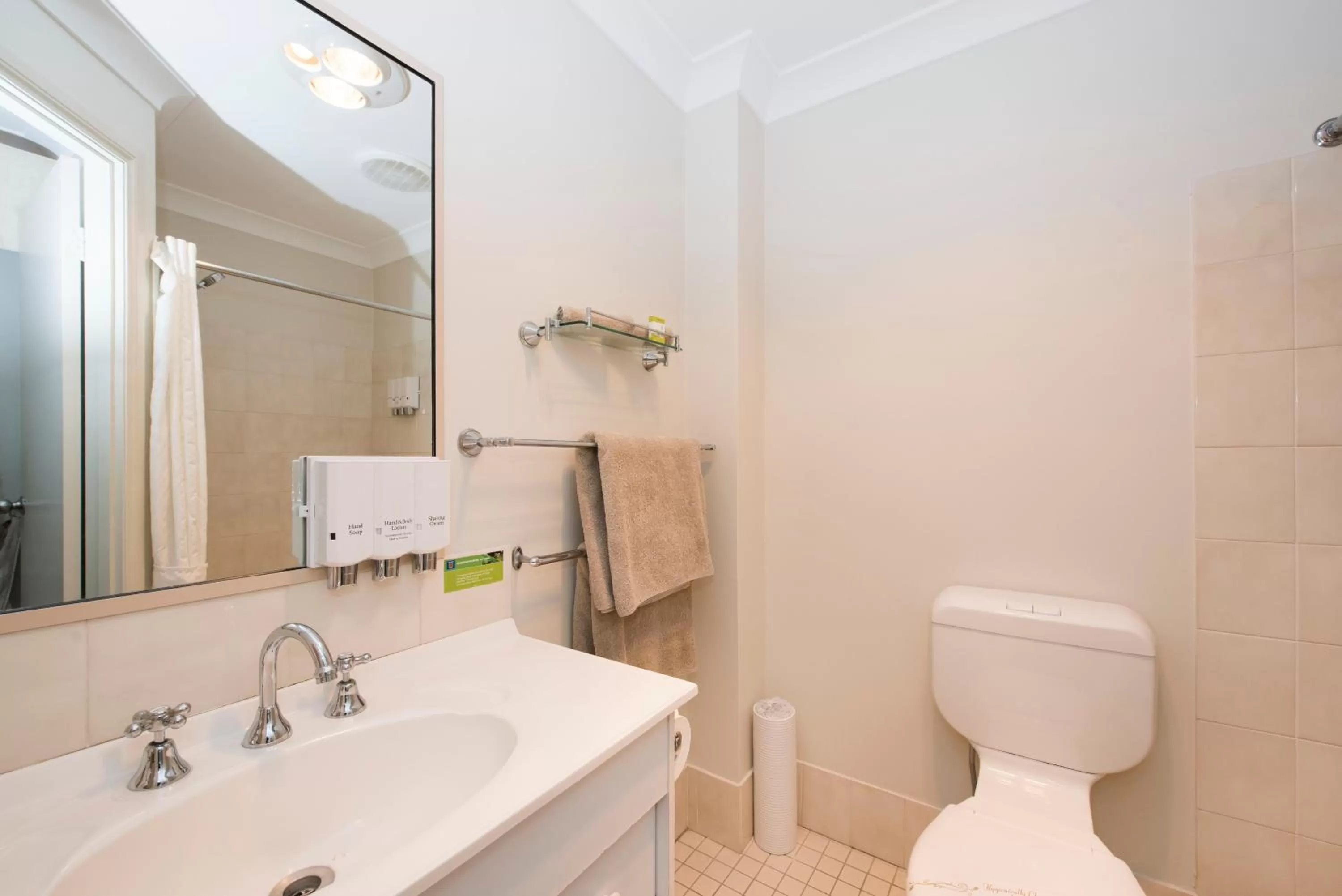 Bathroom in Soldiers Motel