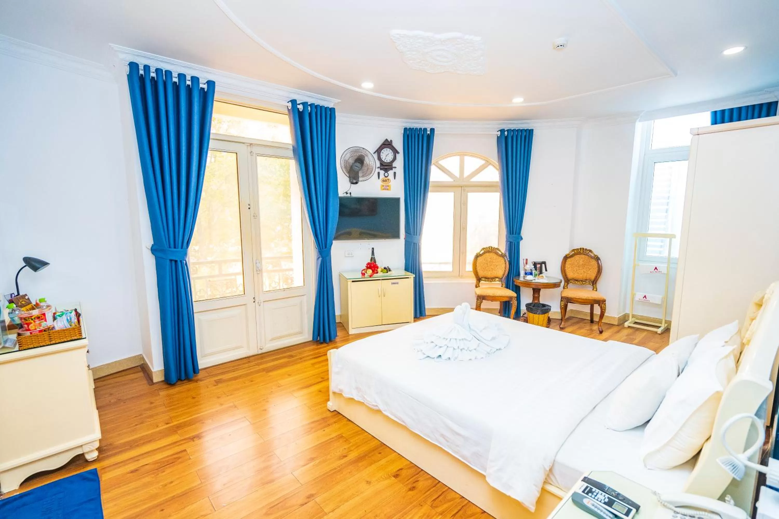 Deluxe Suite in A25 Hotel - 145 Lê Thị Riêng