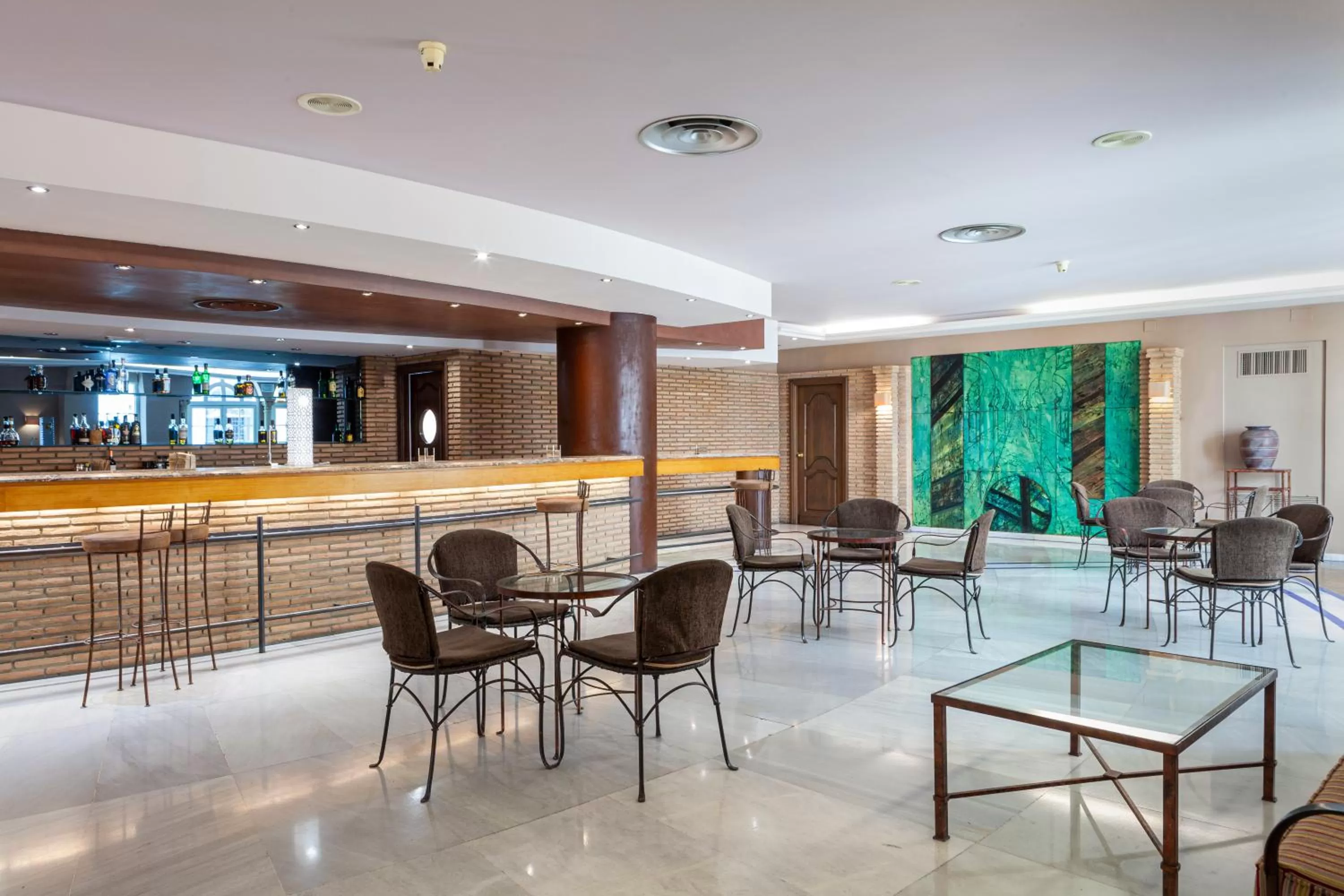 Restaurant/places to eat in Hotel Macià Alfaros