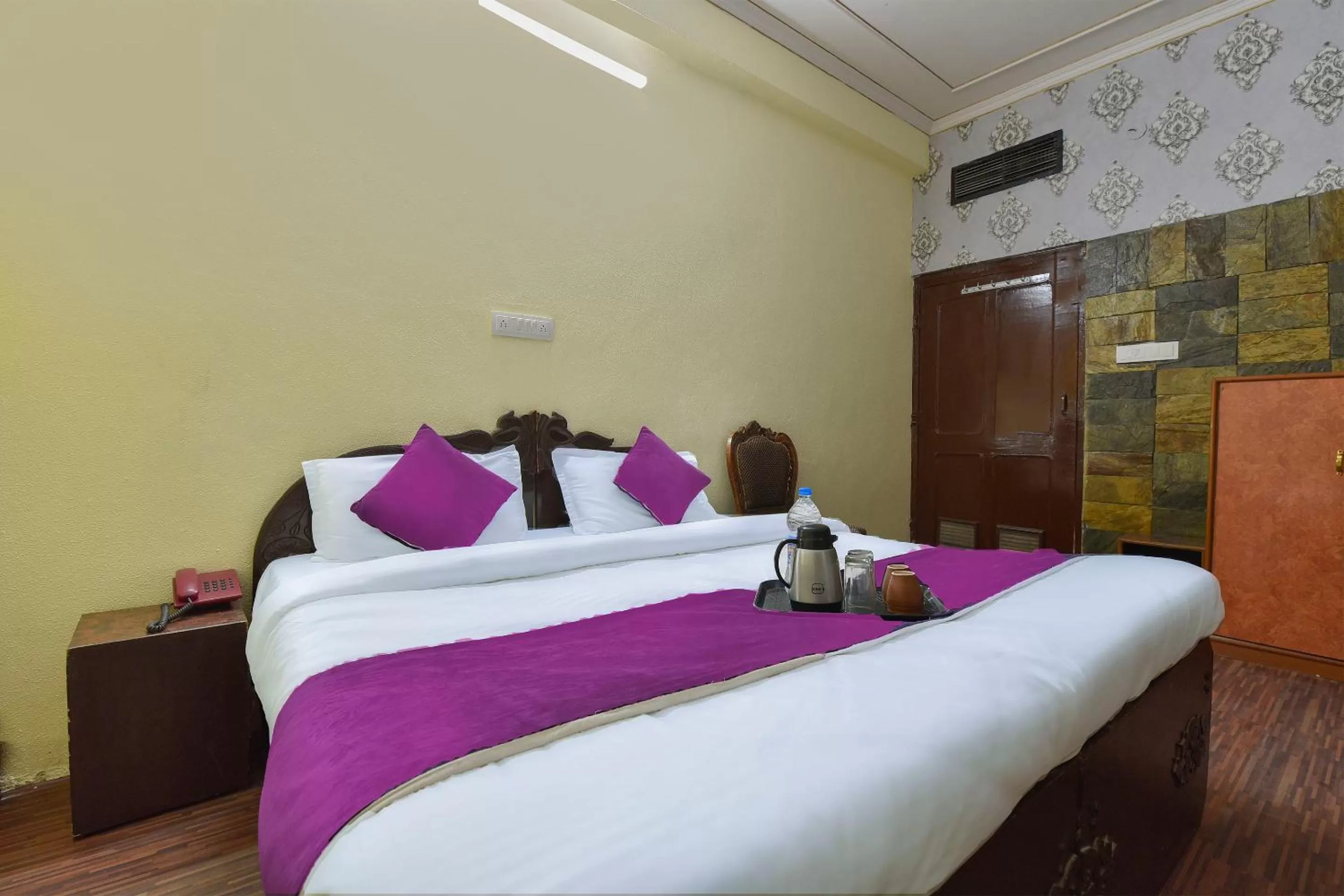 Bed in The Maurvi Inn