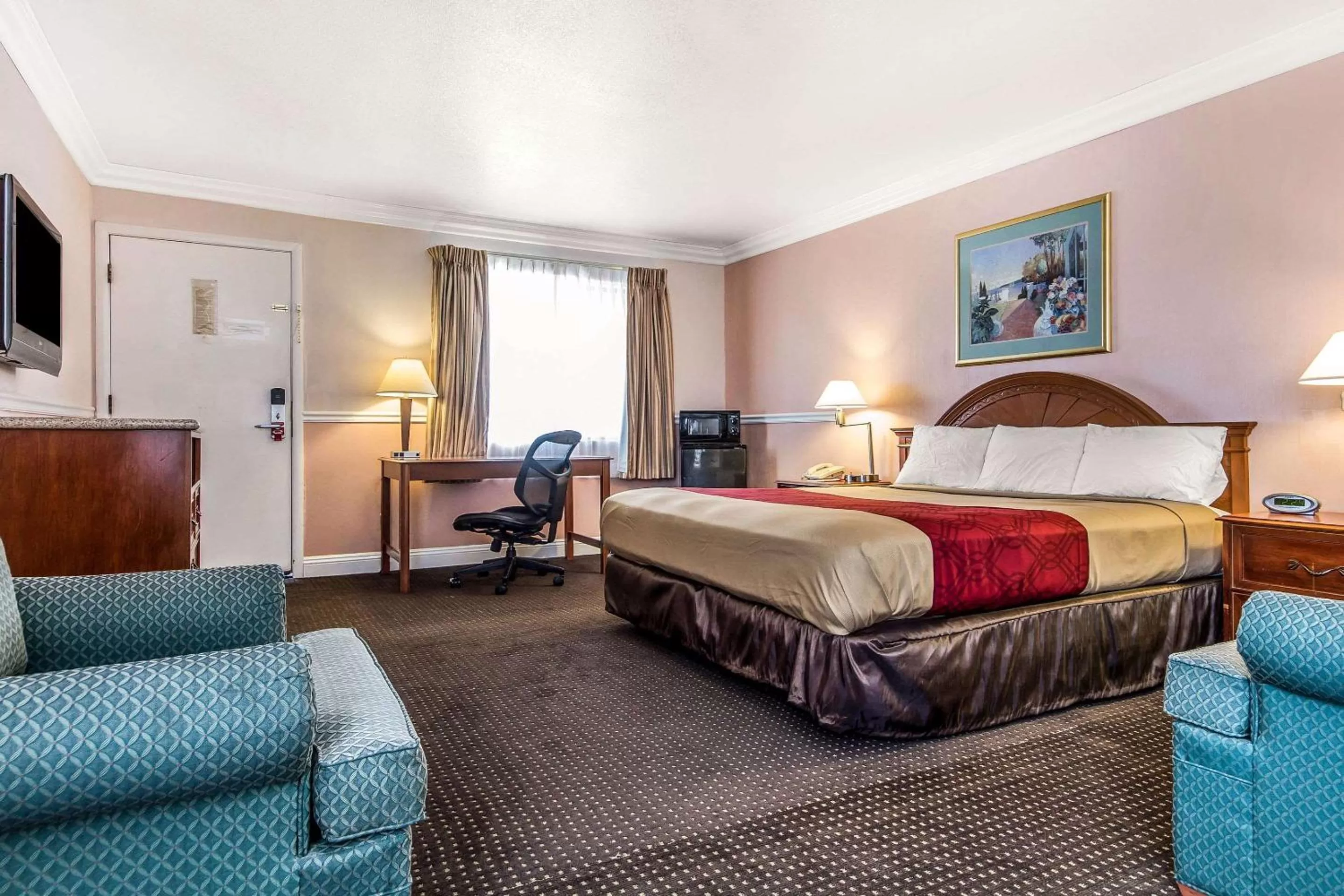 Photo of the whole room, Bed in Econo Lodge Castro Valley I-580