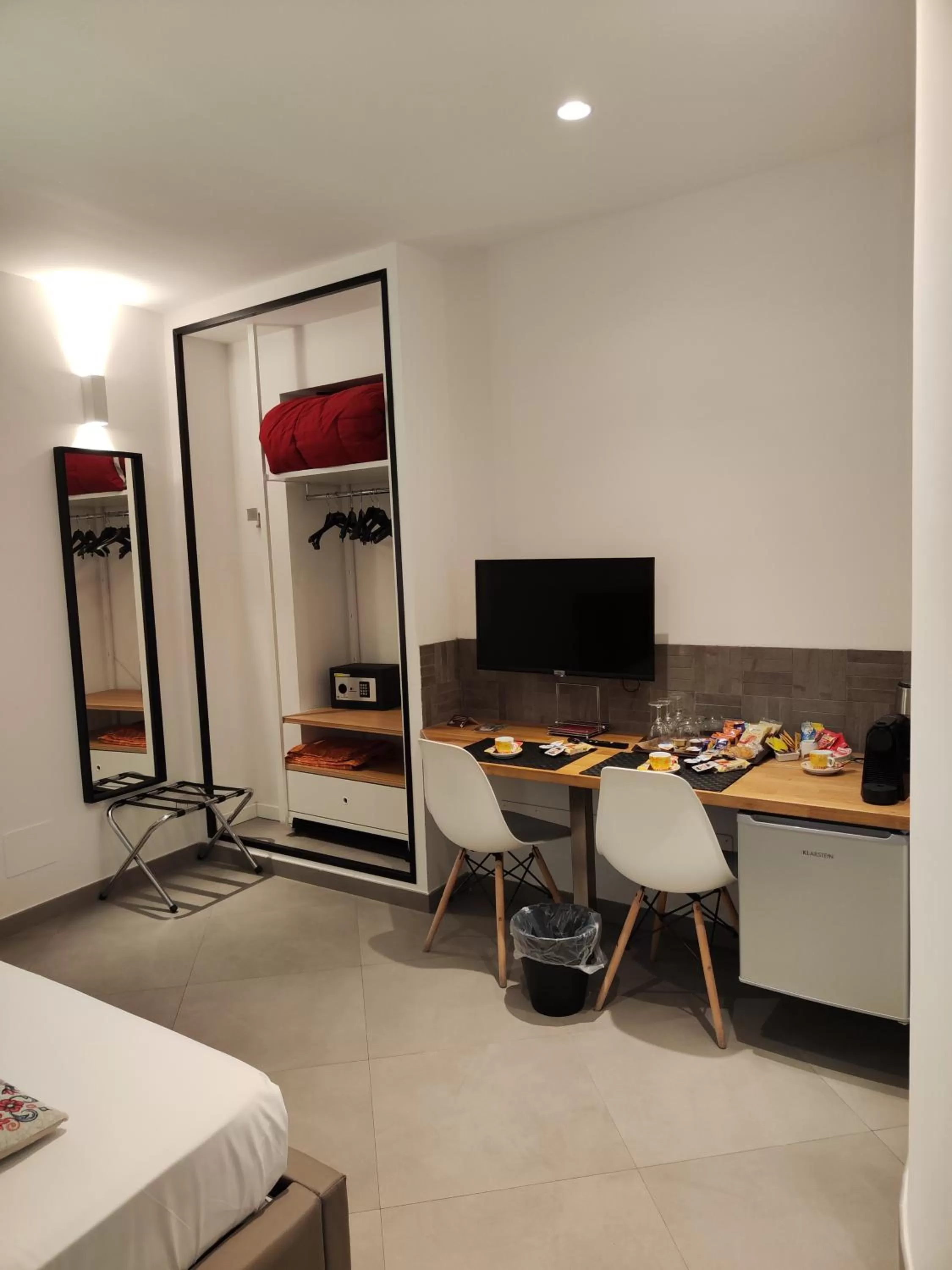 Photo of the whole room, Bed in San Francesco Rooms and Apartment with Terrace in Palermo Locazione Turistica