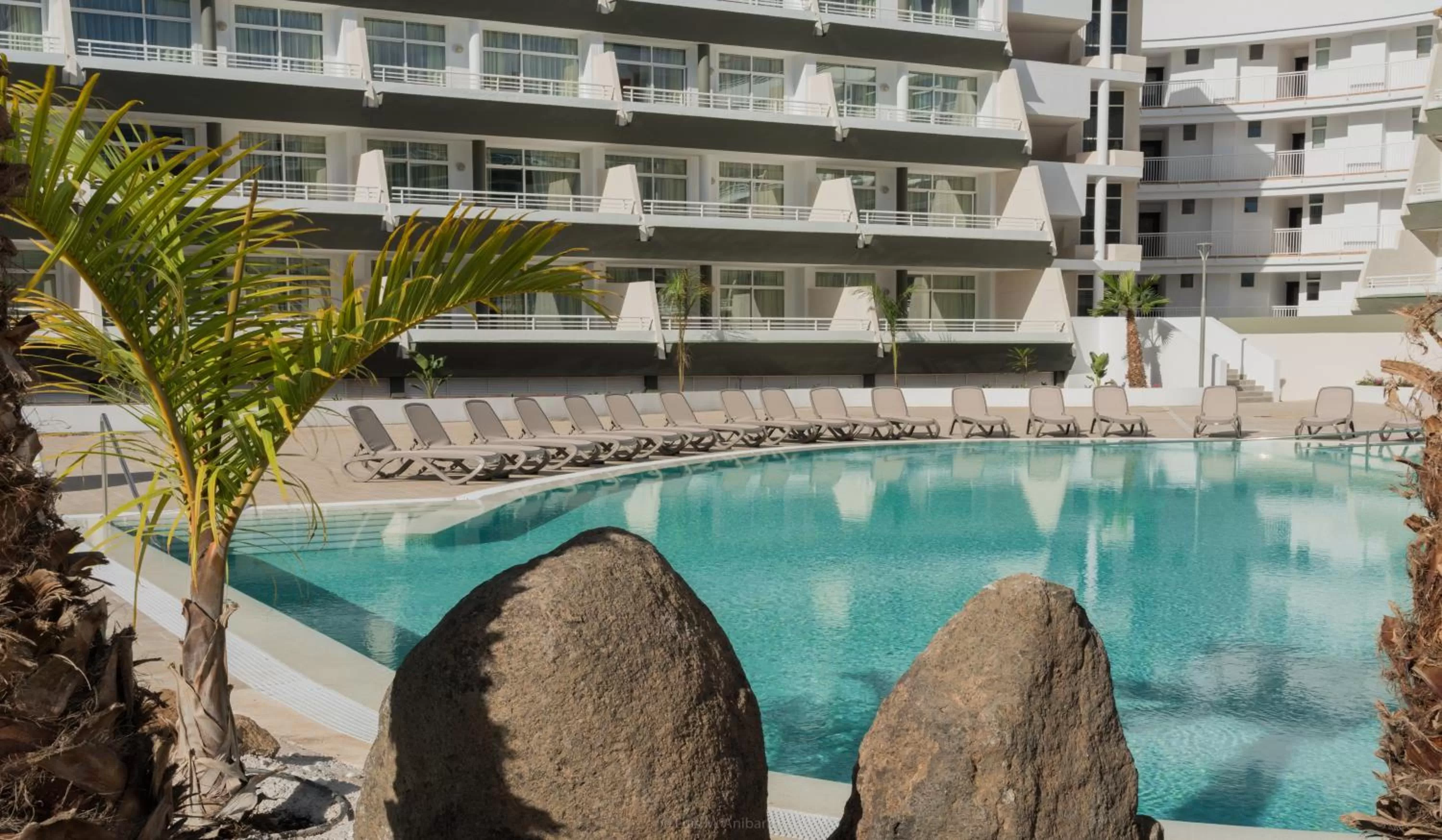 Swimming pool in Gara Suites Golf & Spa