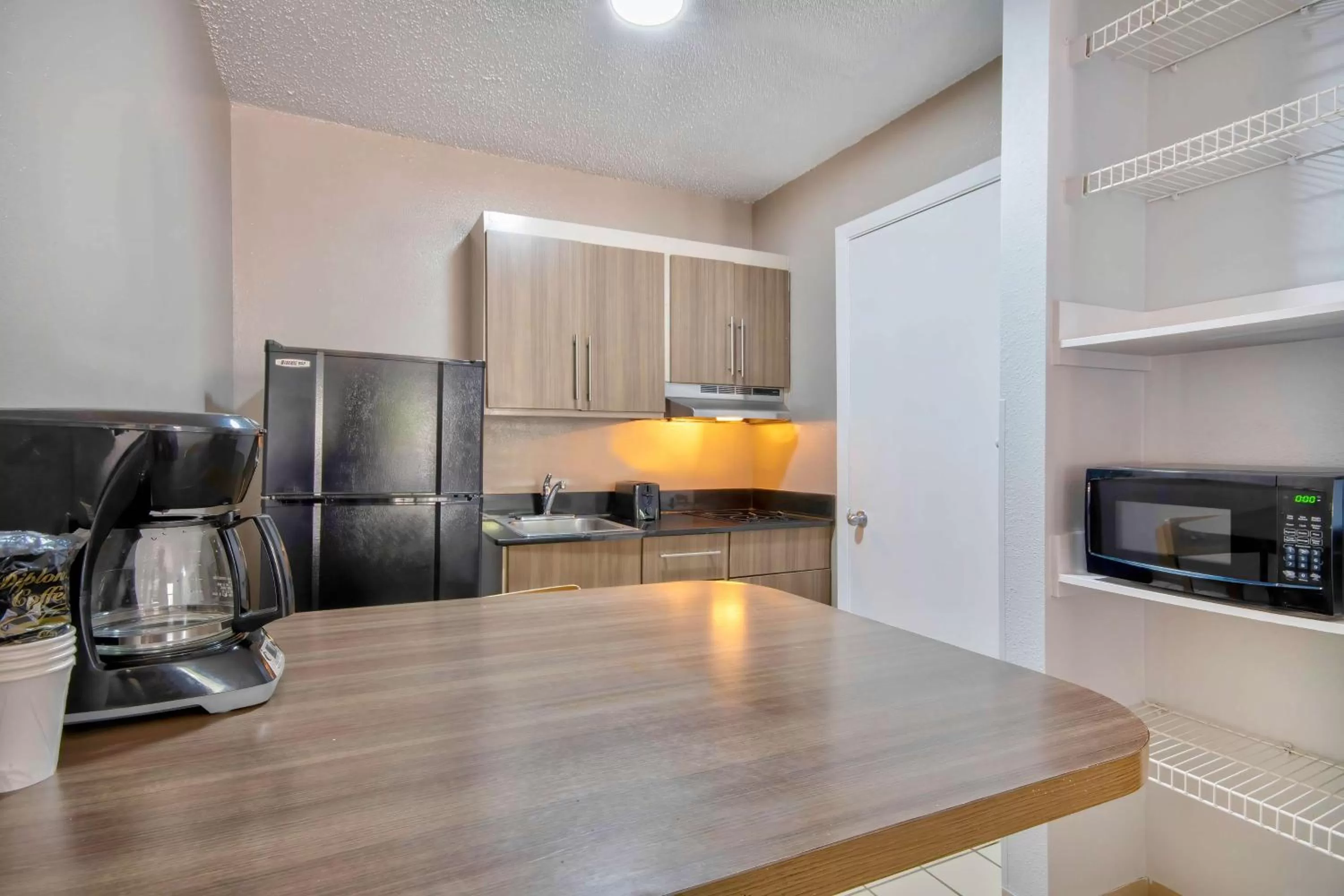 Kitchen or kitchenette in Studio 6-San Antonio, TX - Six Flags