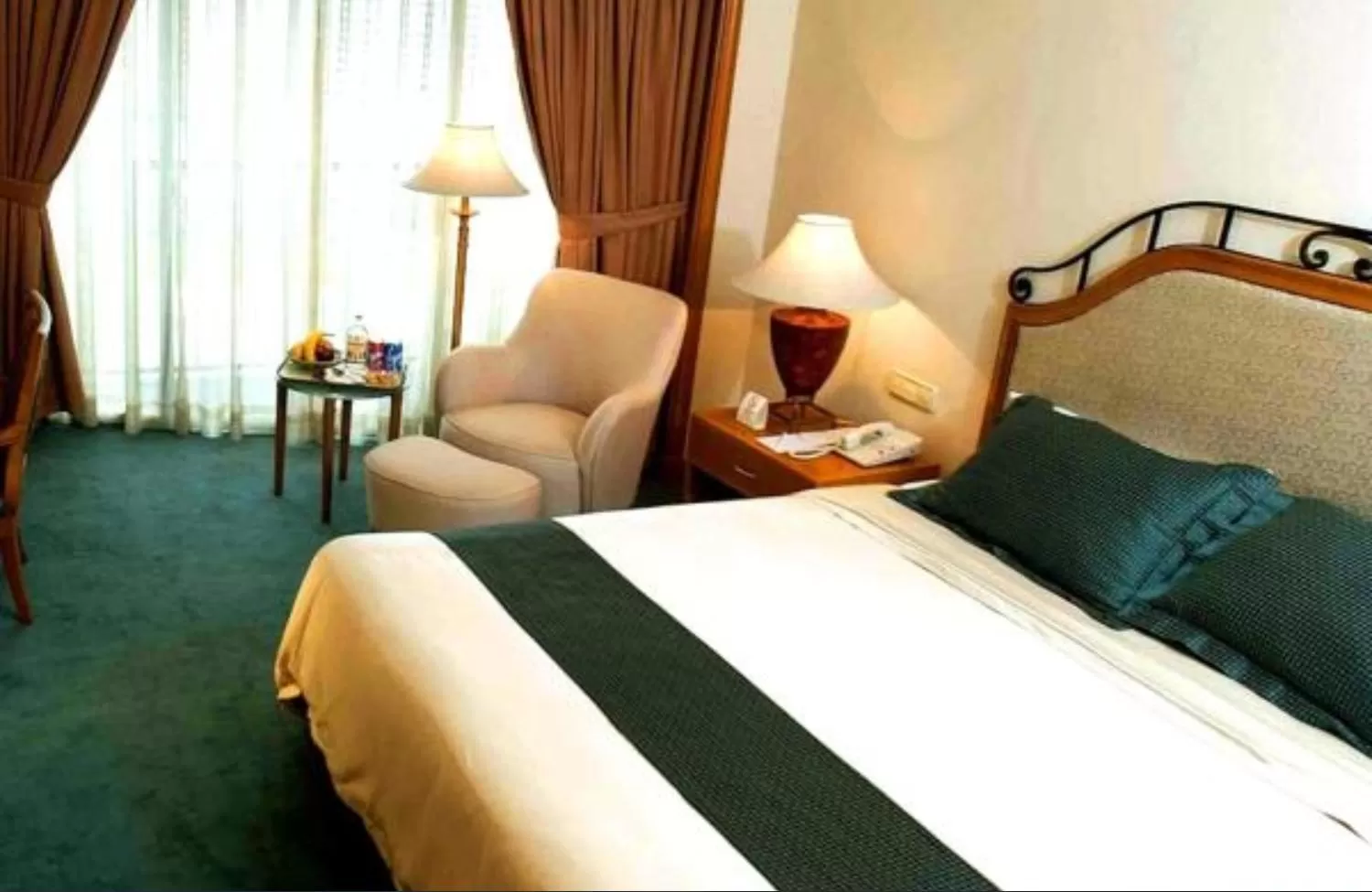 Photo of the whole room in Century Park Hotel