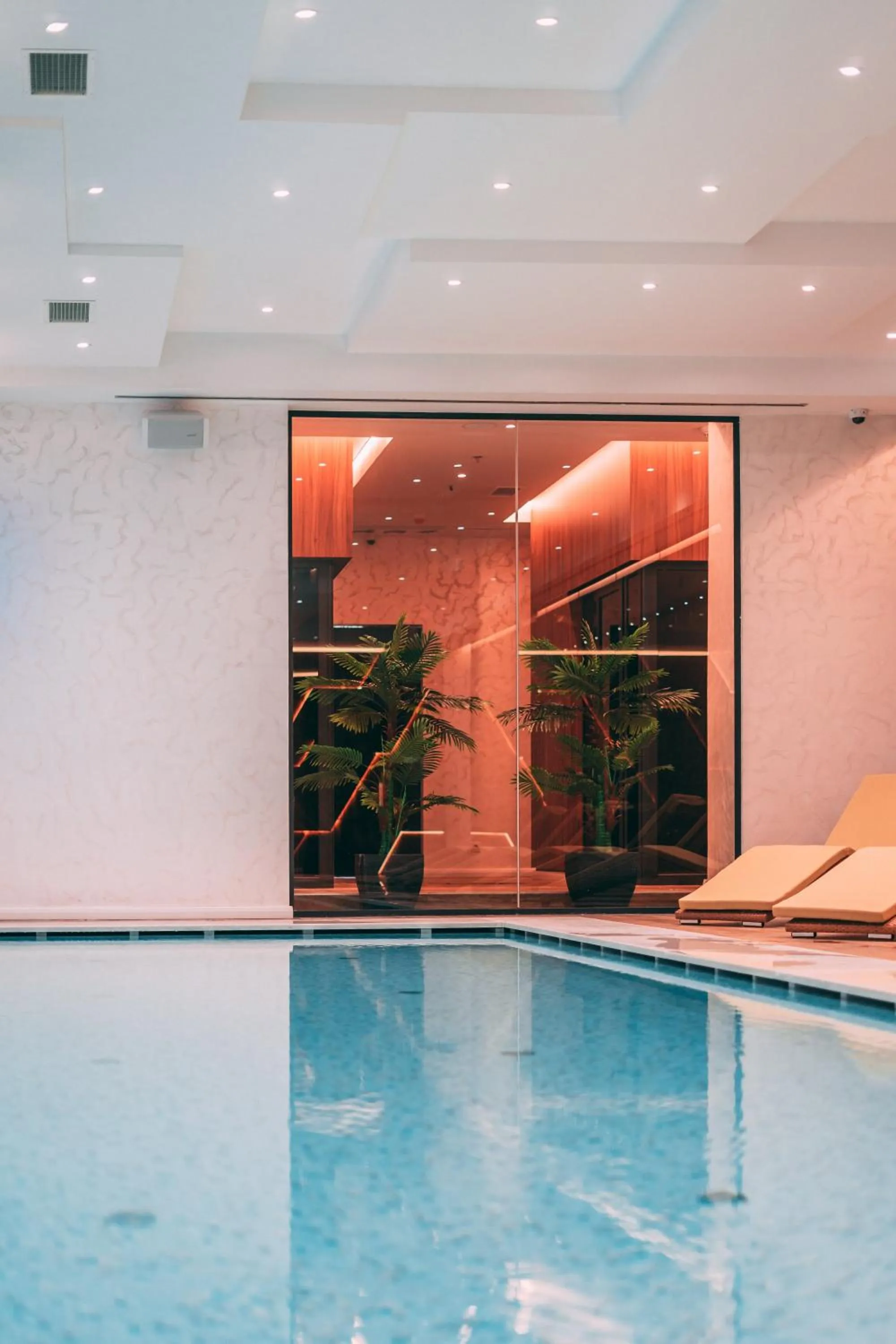 Swimming pool in Hotel Austria & Bosna