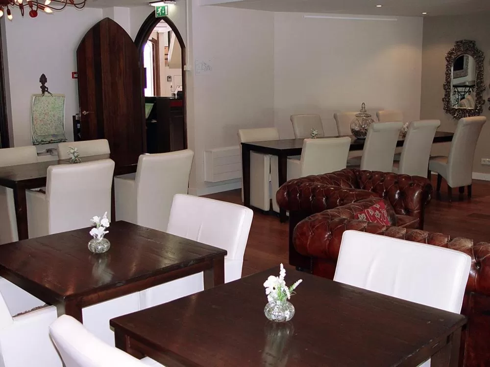 Communal lounge/ TV room, Restaurant/Places to Eat in Hotel Huys van Heusden