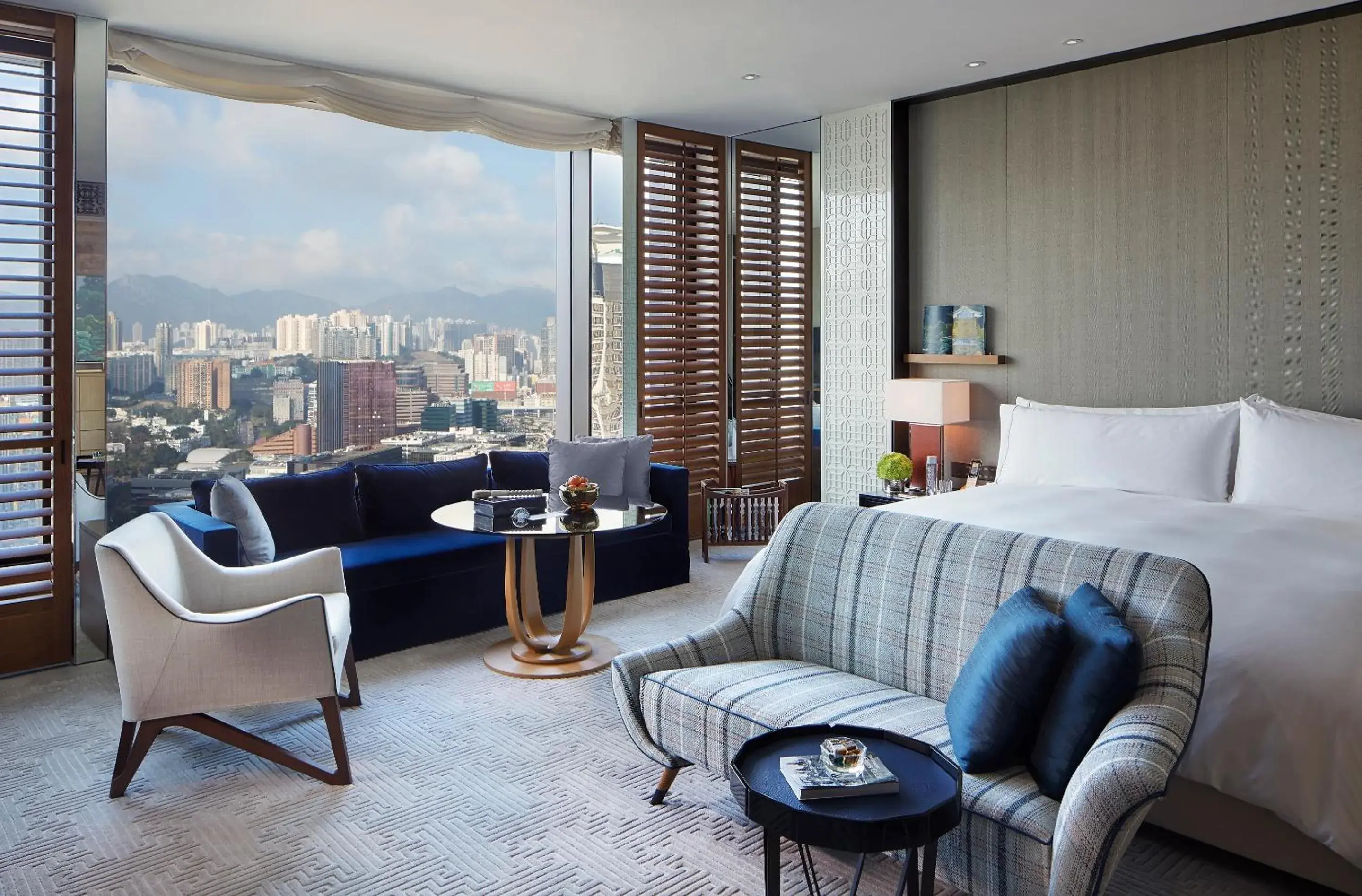 King Room with Kowloon Peak View in Rosewood Hong Kong King Room with Kowloon Peak View in Rosewood Hong Kong
