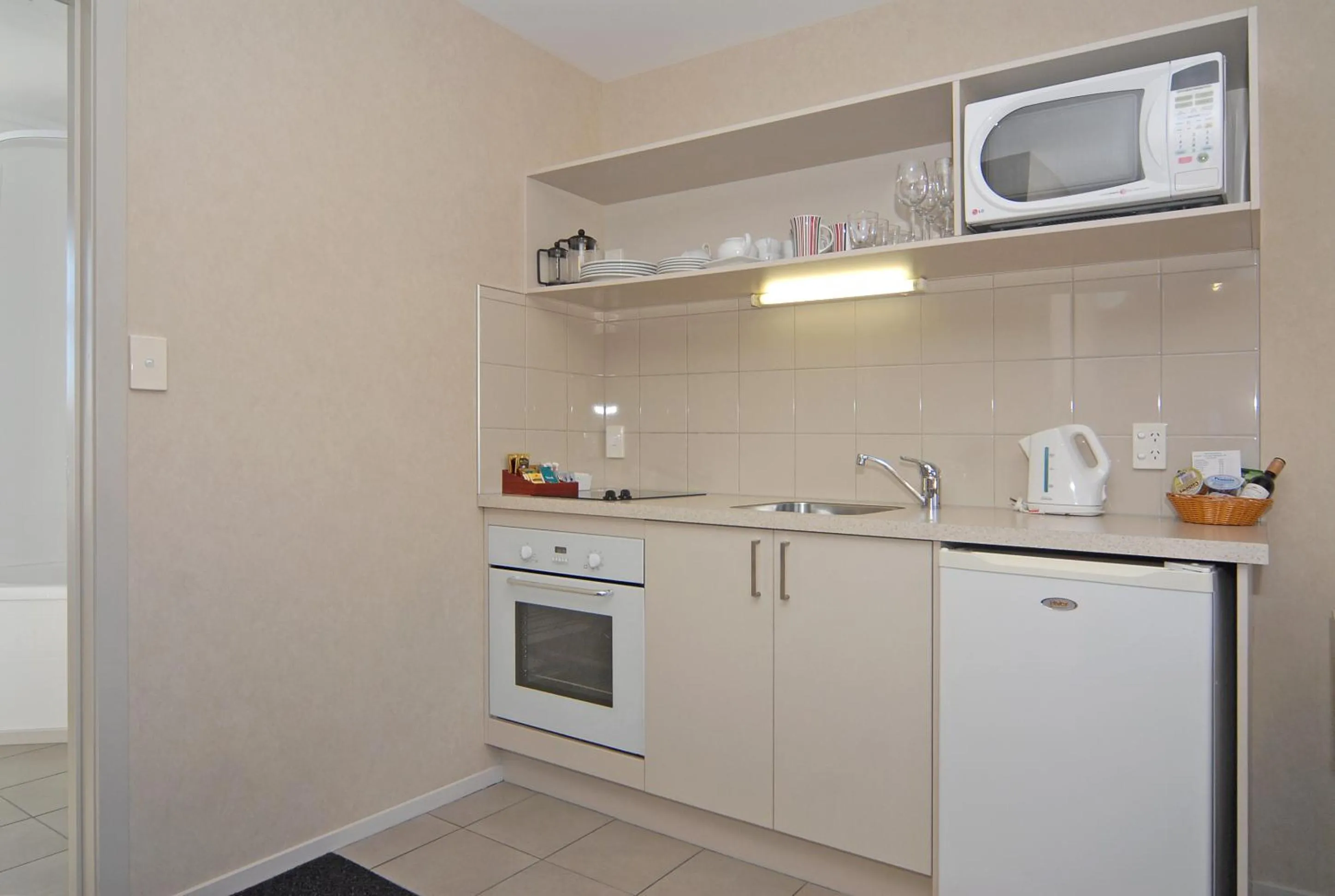 Kitchen or kitchenette in Omahu Motor Lodge