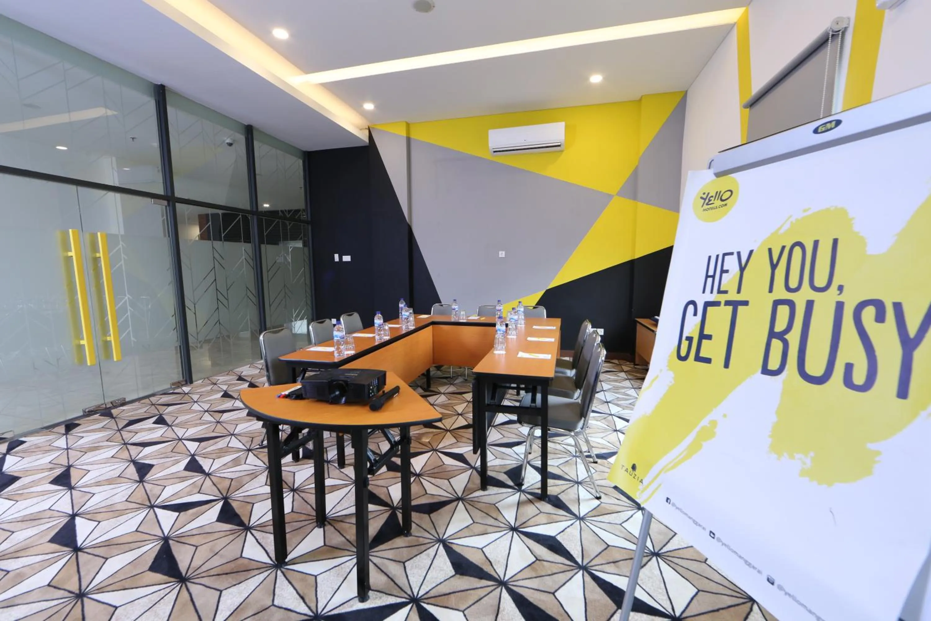 Area and facilities in Yello Hotel Manggarai