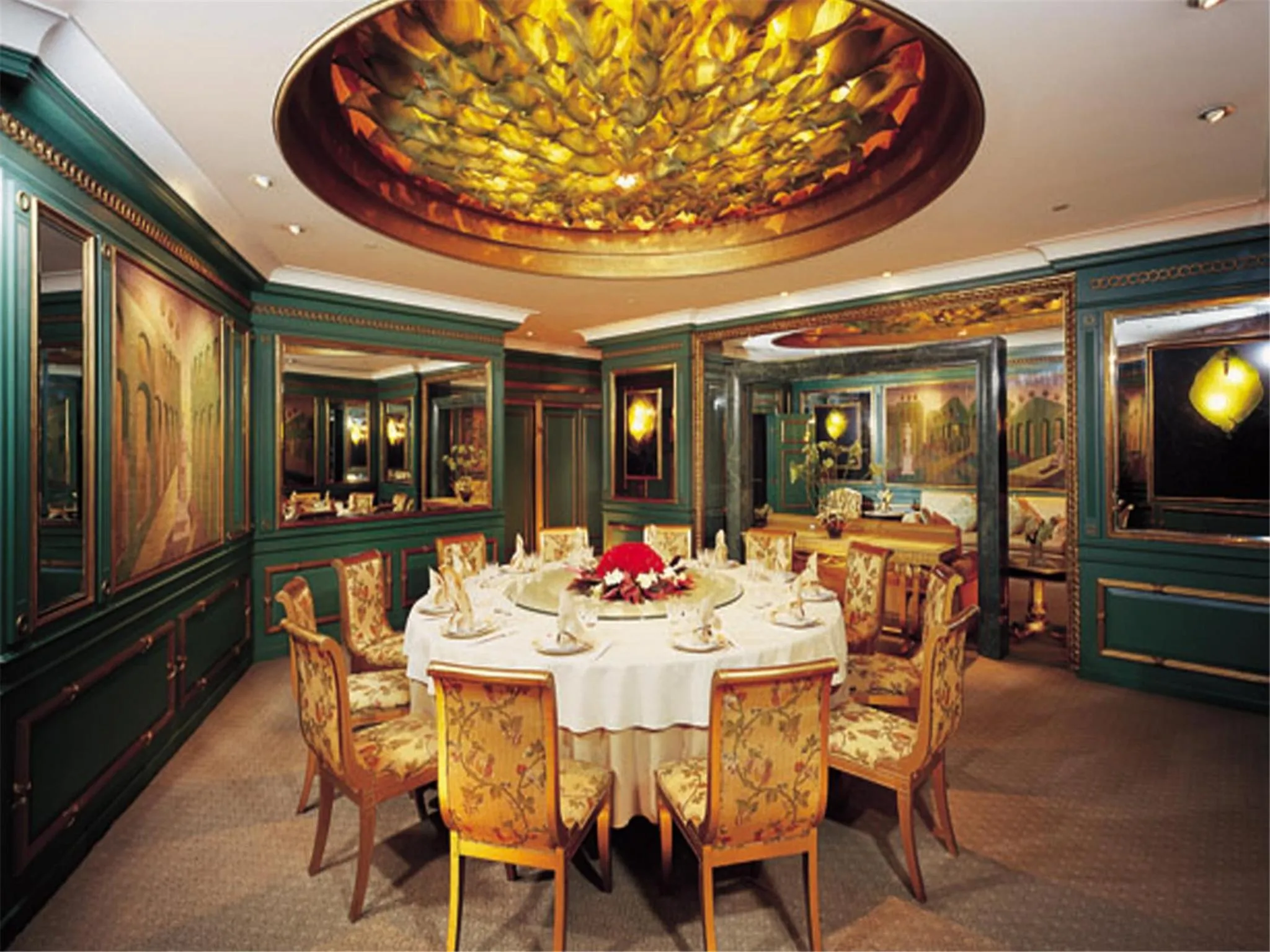 Restaurant/places to eat in The Kunlun Beijing Jin Jiang Radisson