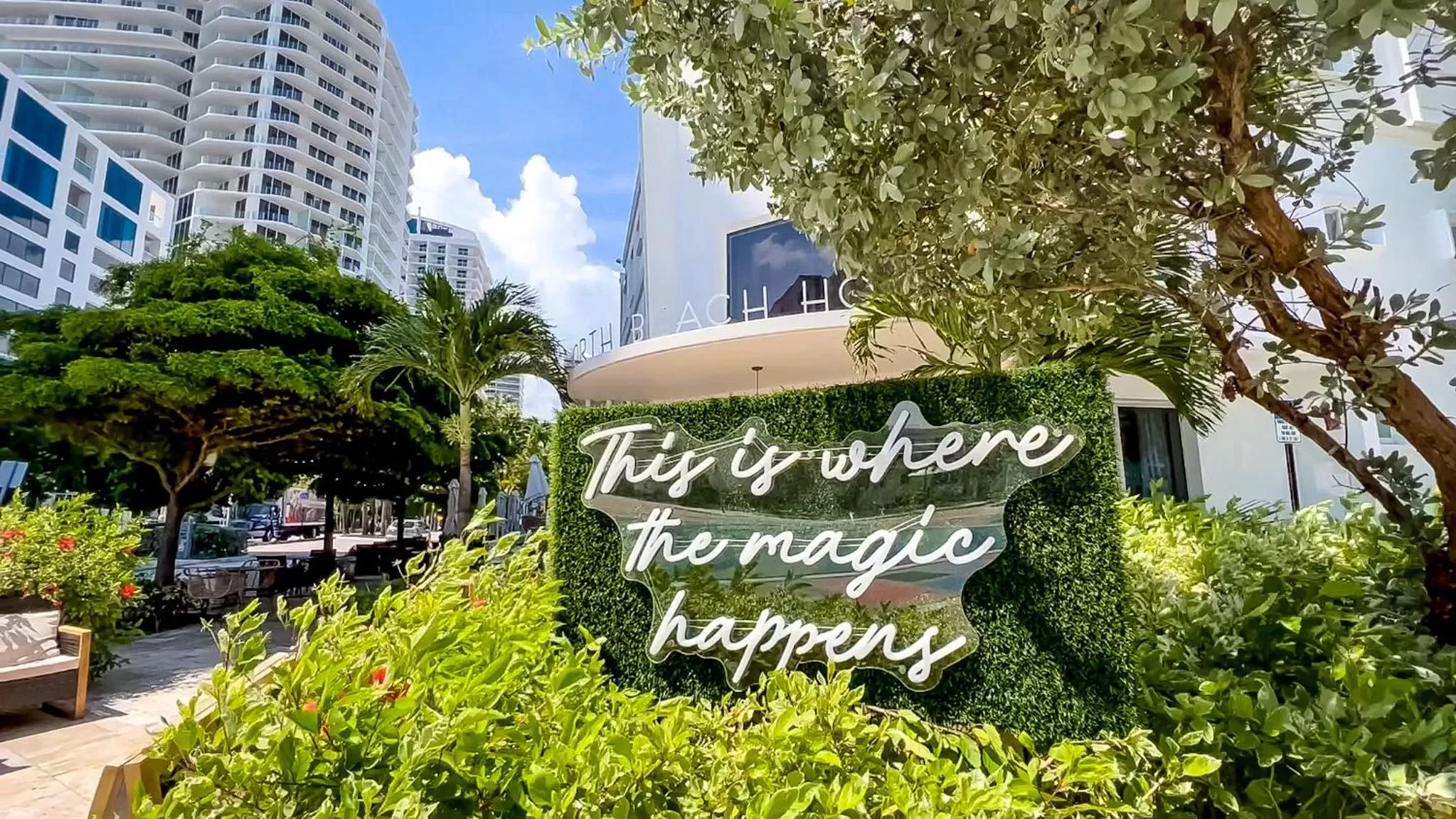 Facade/entrance in North Beach Hotel