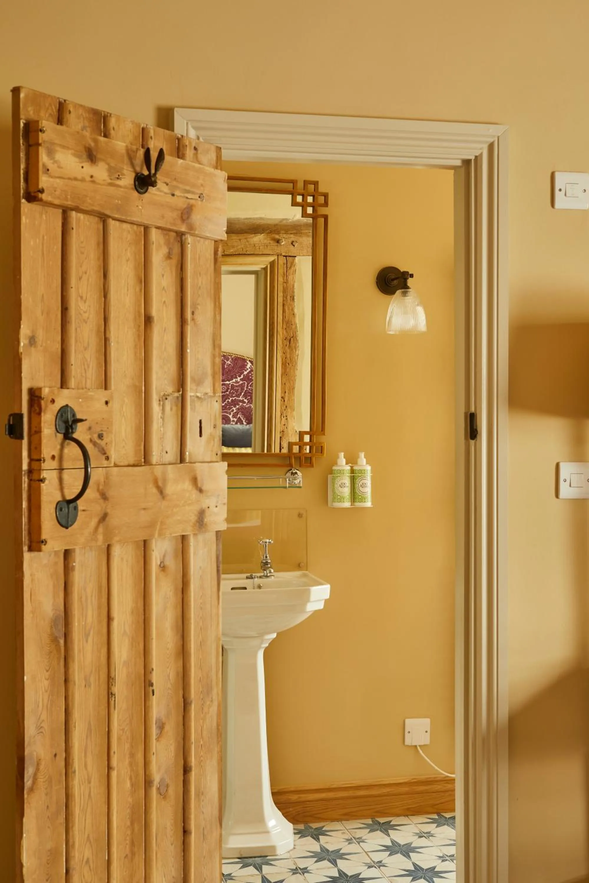 Shower in Crown and Anchor