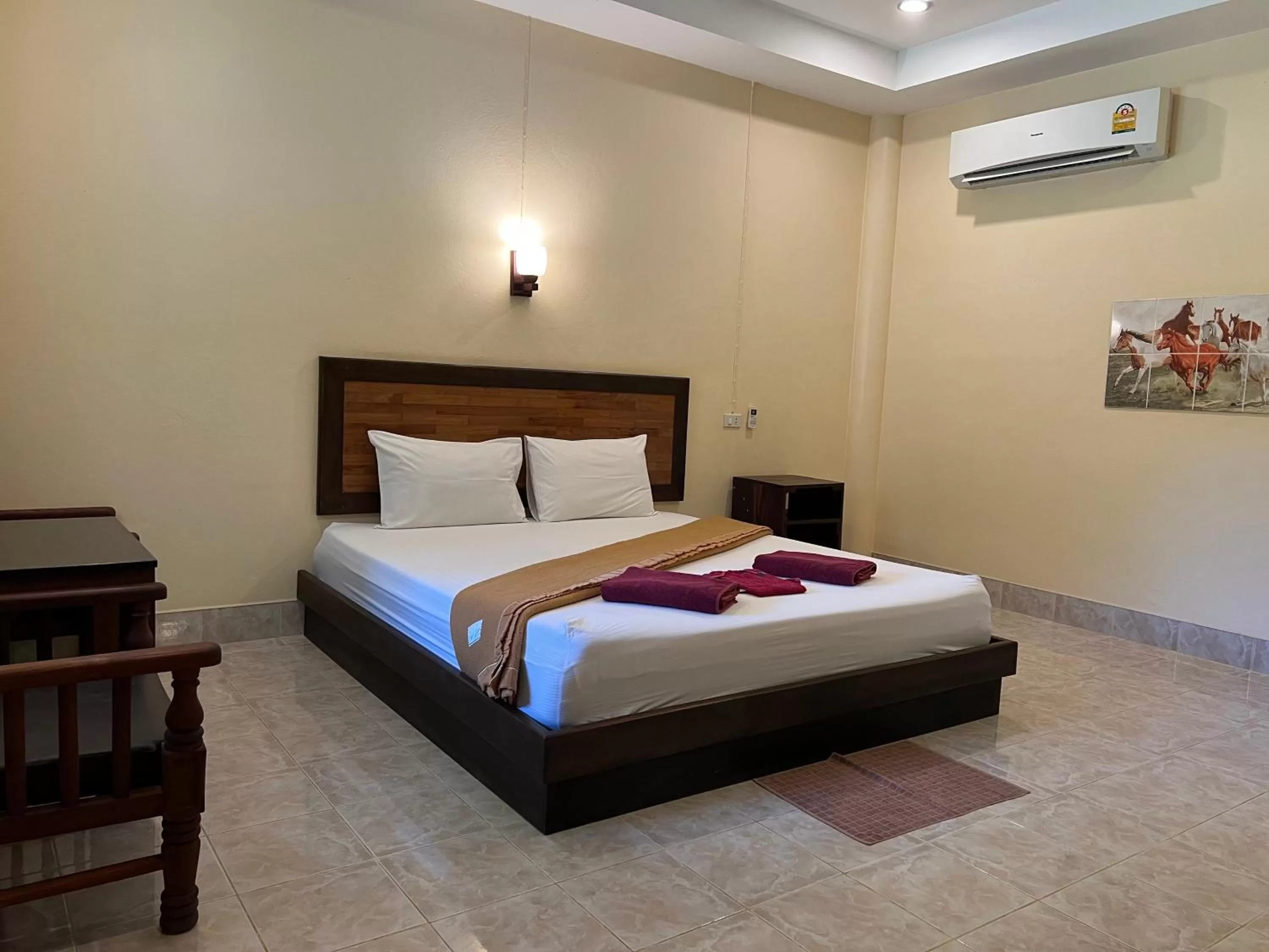 Bed in Ao Thong beach Bungalows