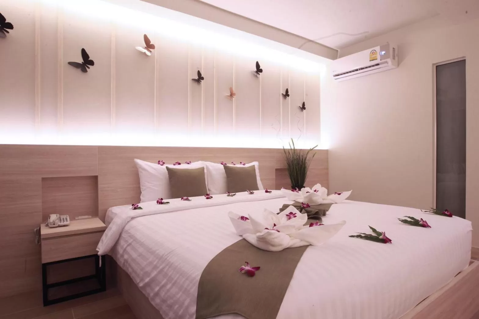 Bedroom, Bed in Levana Pattaya Hotel - SHA Extra Plus