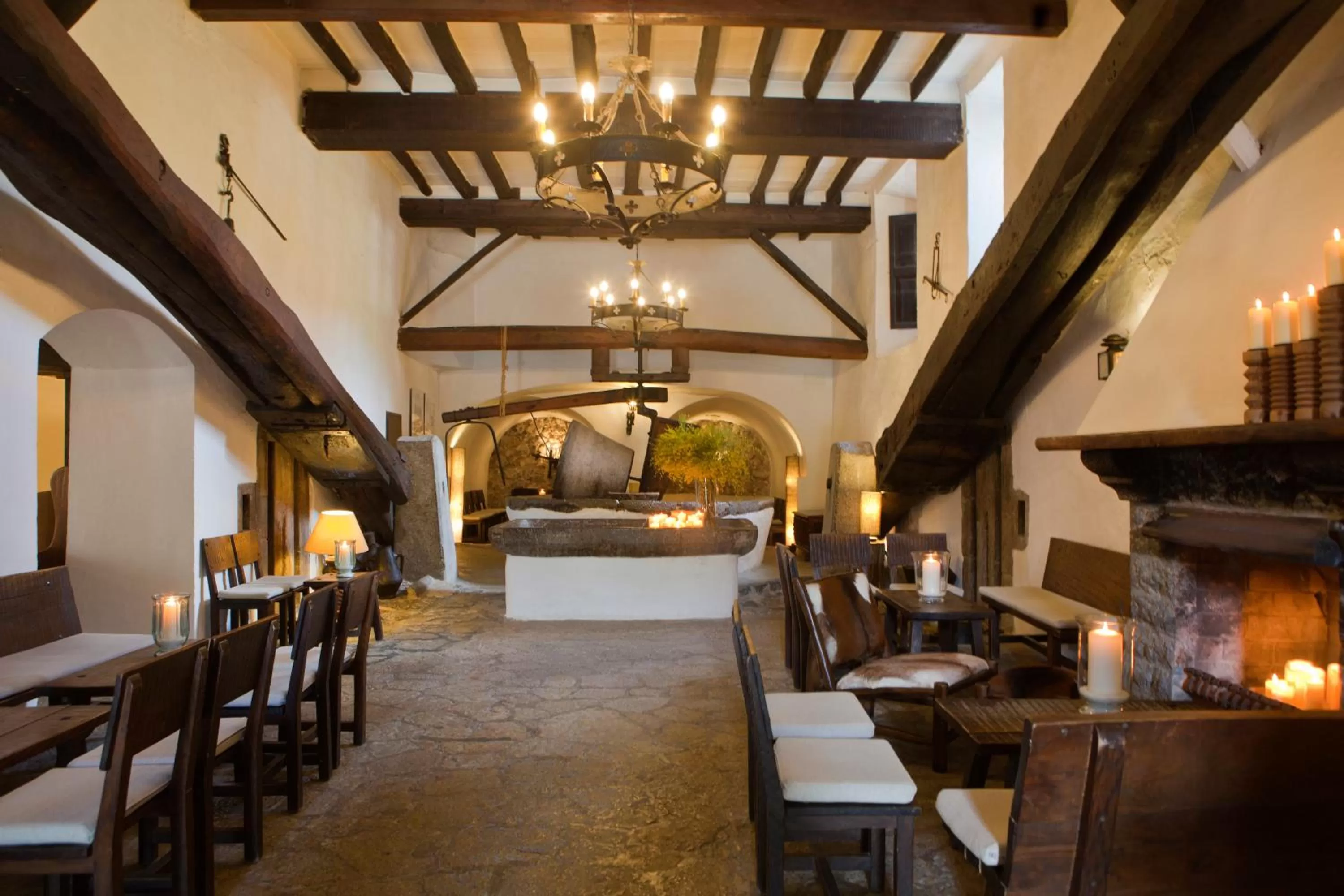 Restaurant/places to eat in Hotel Es Port