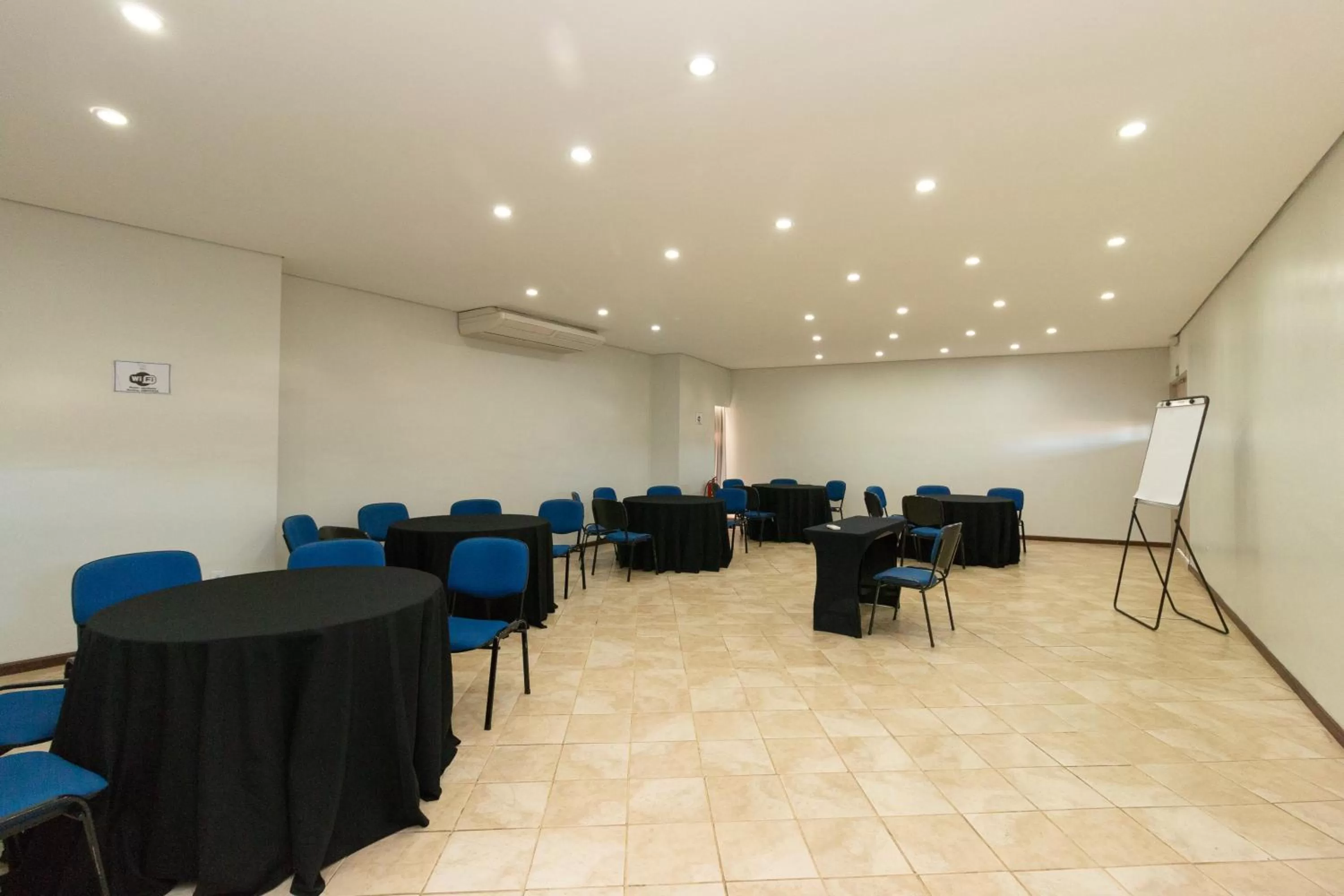 Meeting/conference room in Bristol Zaniboni Mogi Mirim