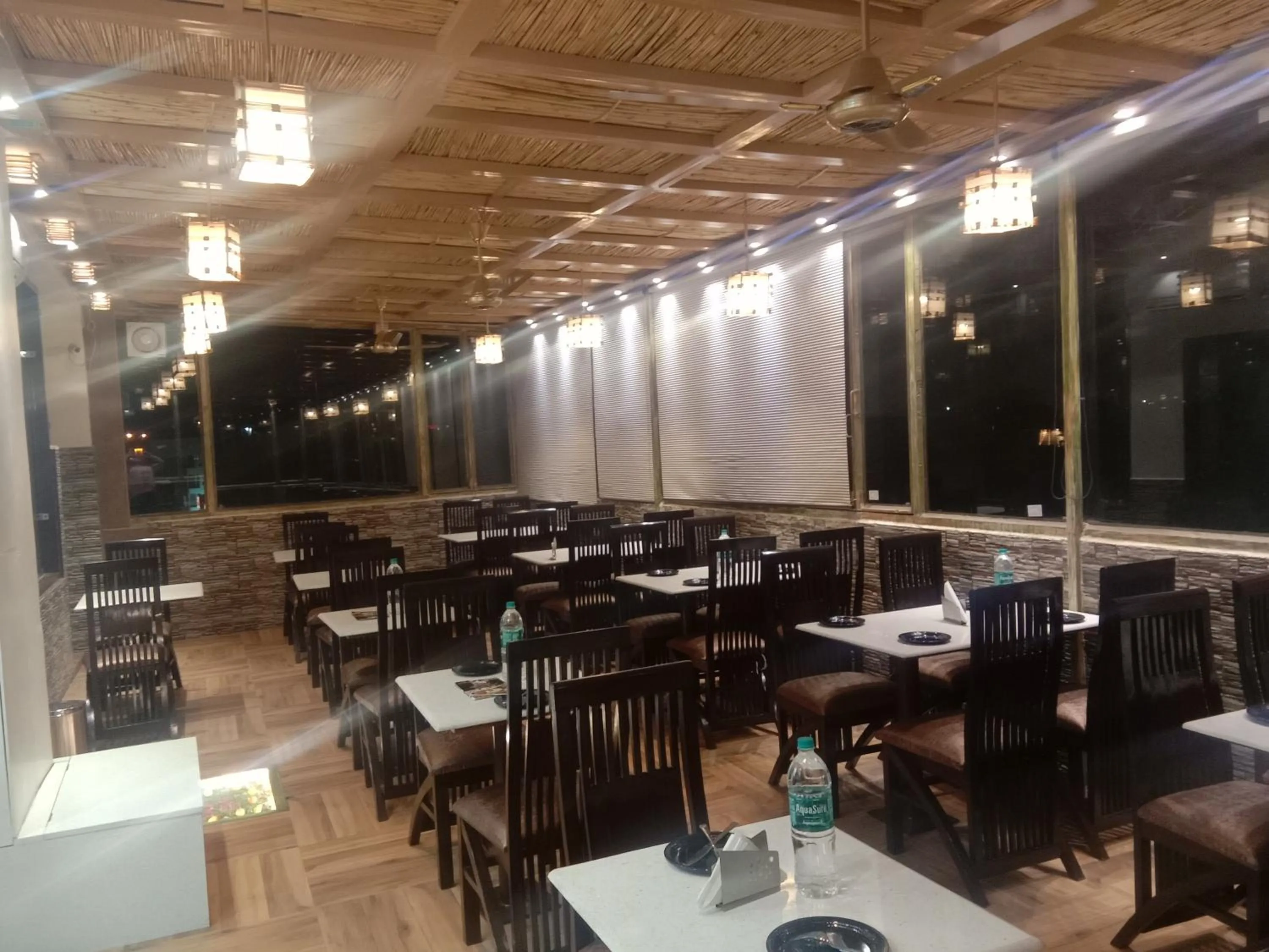 Restaurant/places to eat in Hotel Shivaay Grand