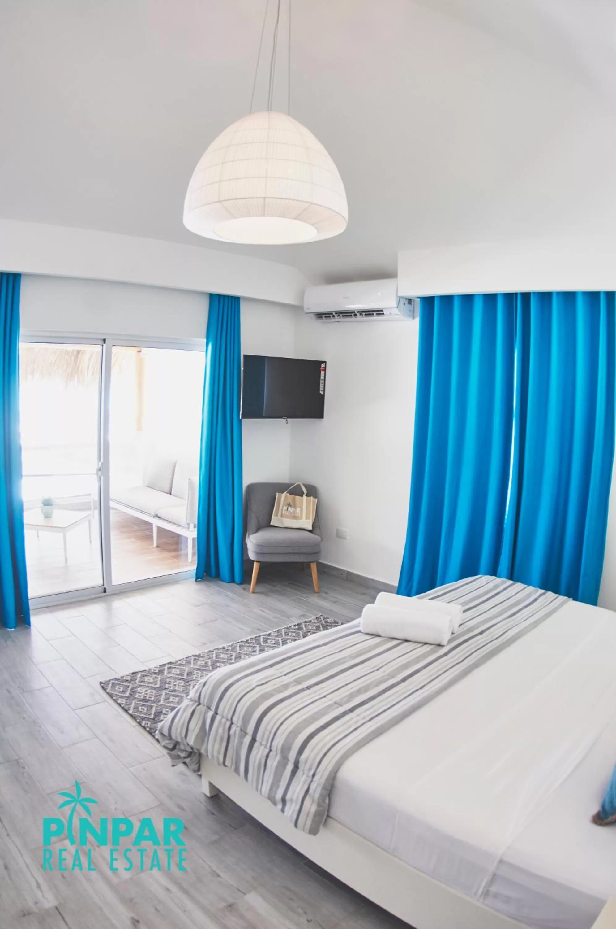 Communal lounge/ TV room, Bed in Villa Blanca Beach Club