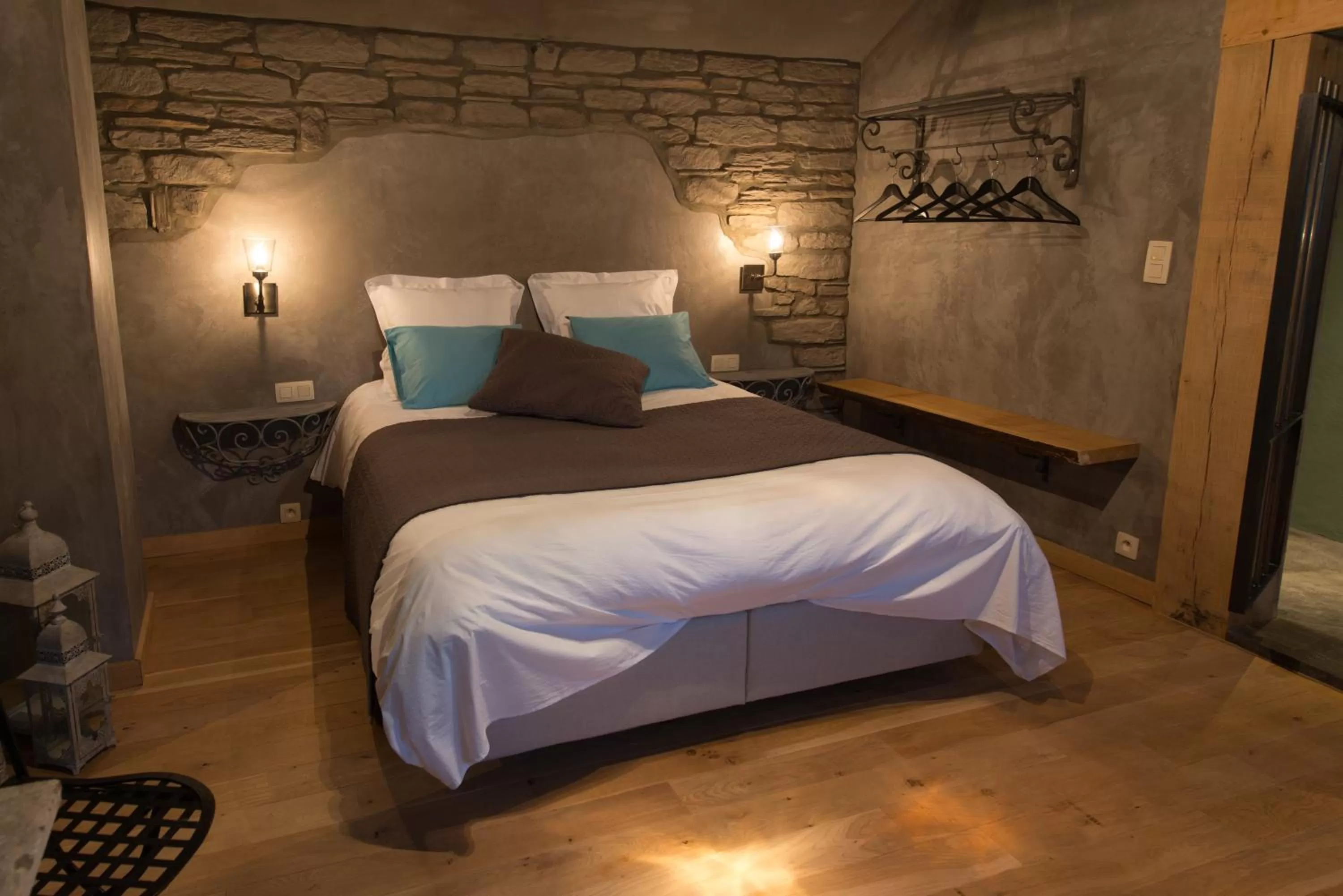 Bed in Les Chambres du Vivier, chambres d'hôtes et gîte - à 100m -