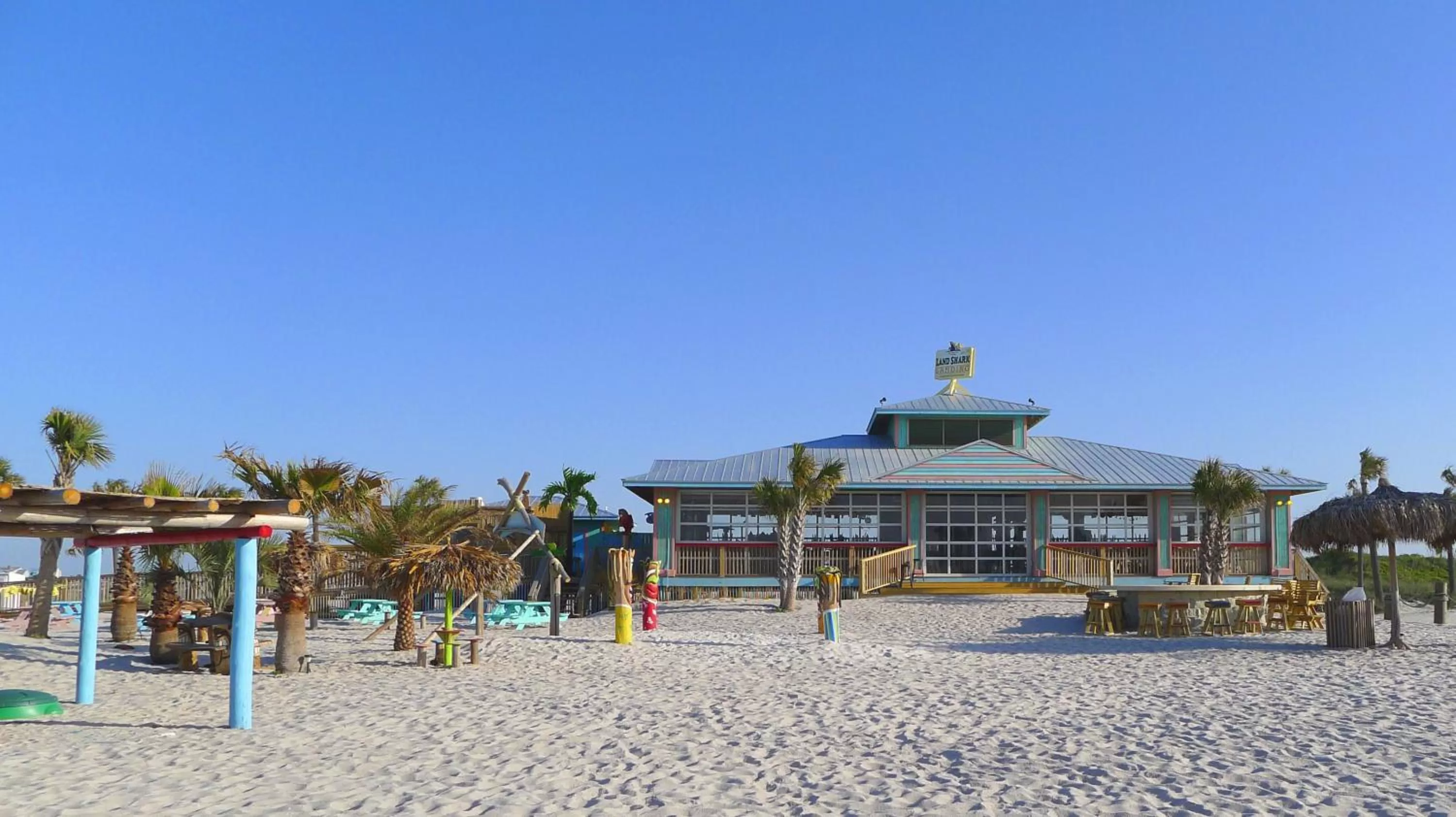 Lounge or bar in The Pensacola Beach Resort