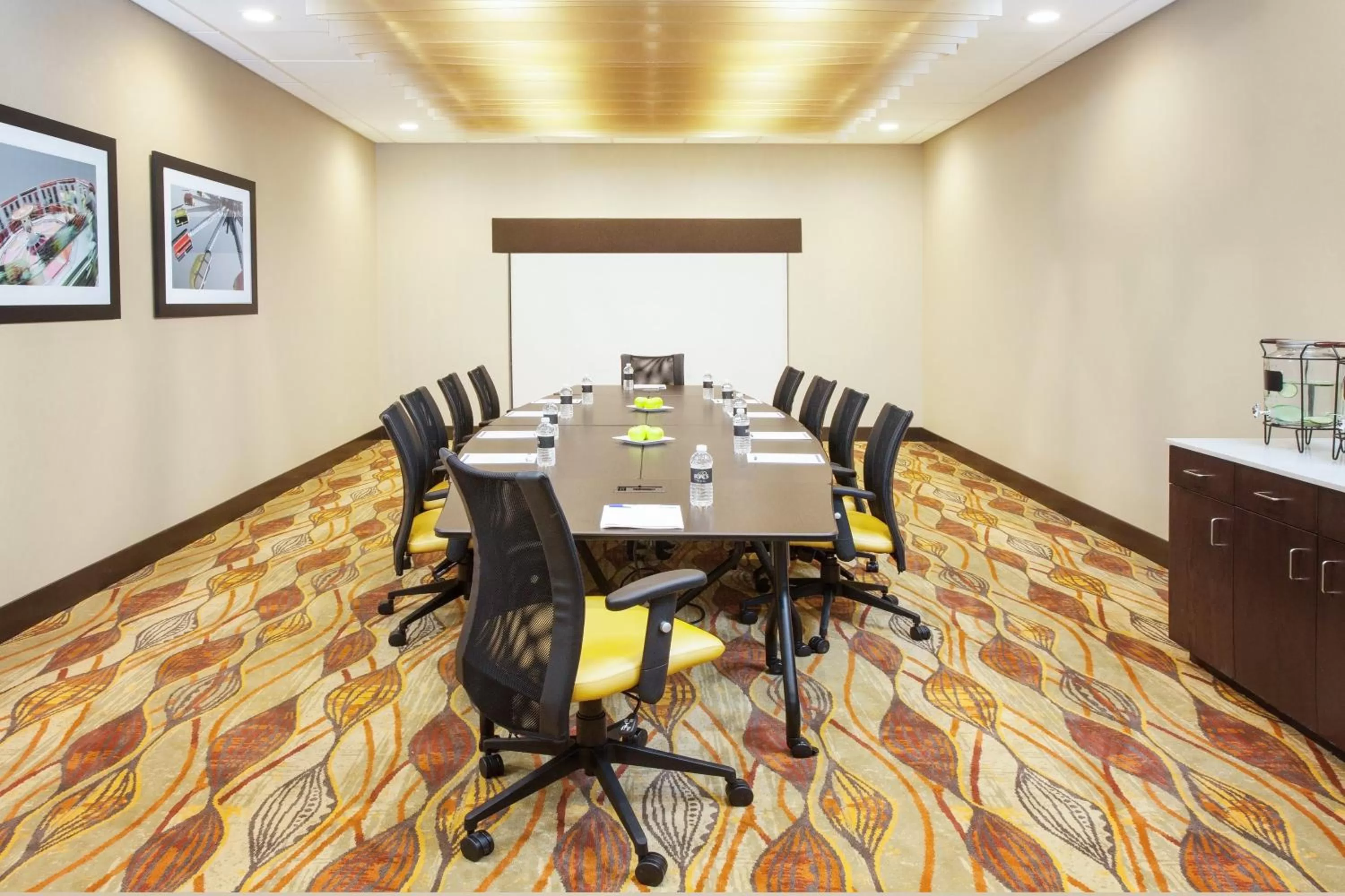 Meeting/conference room in Holiday Inn Express & Suites Sandusky by IHG