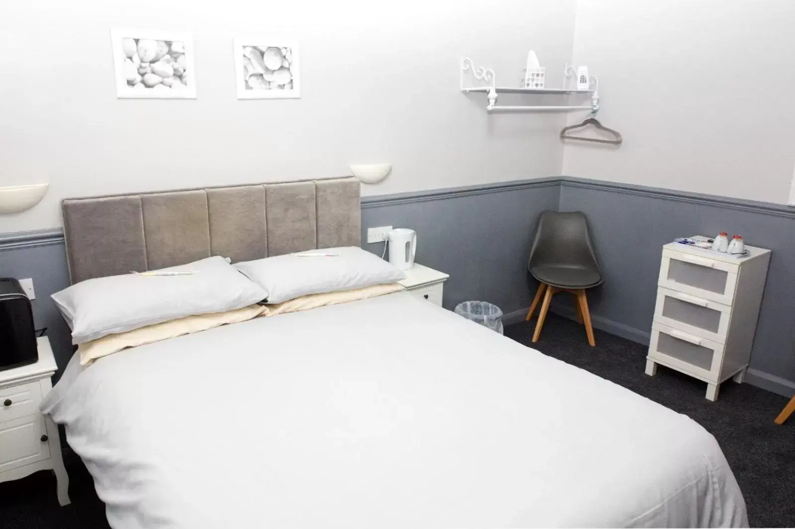 Double Room with Private Bathroom - single occupancy in Mallowview guest house Double Room with Private Bathroom - single occupancy in Mallowview guest house