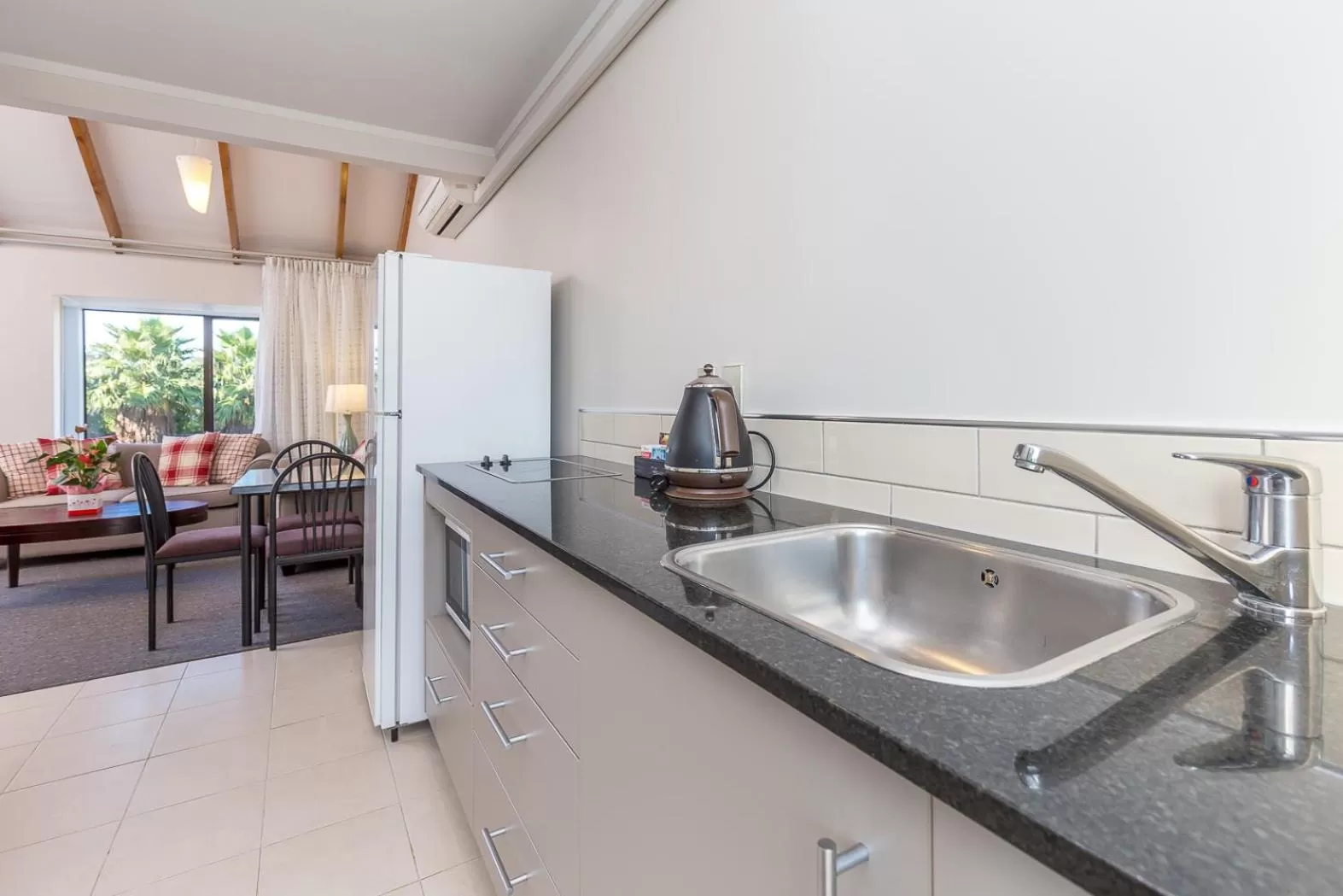 Kitchen or kitchenette in Anzac Court Motel