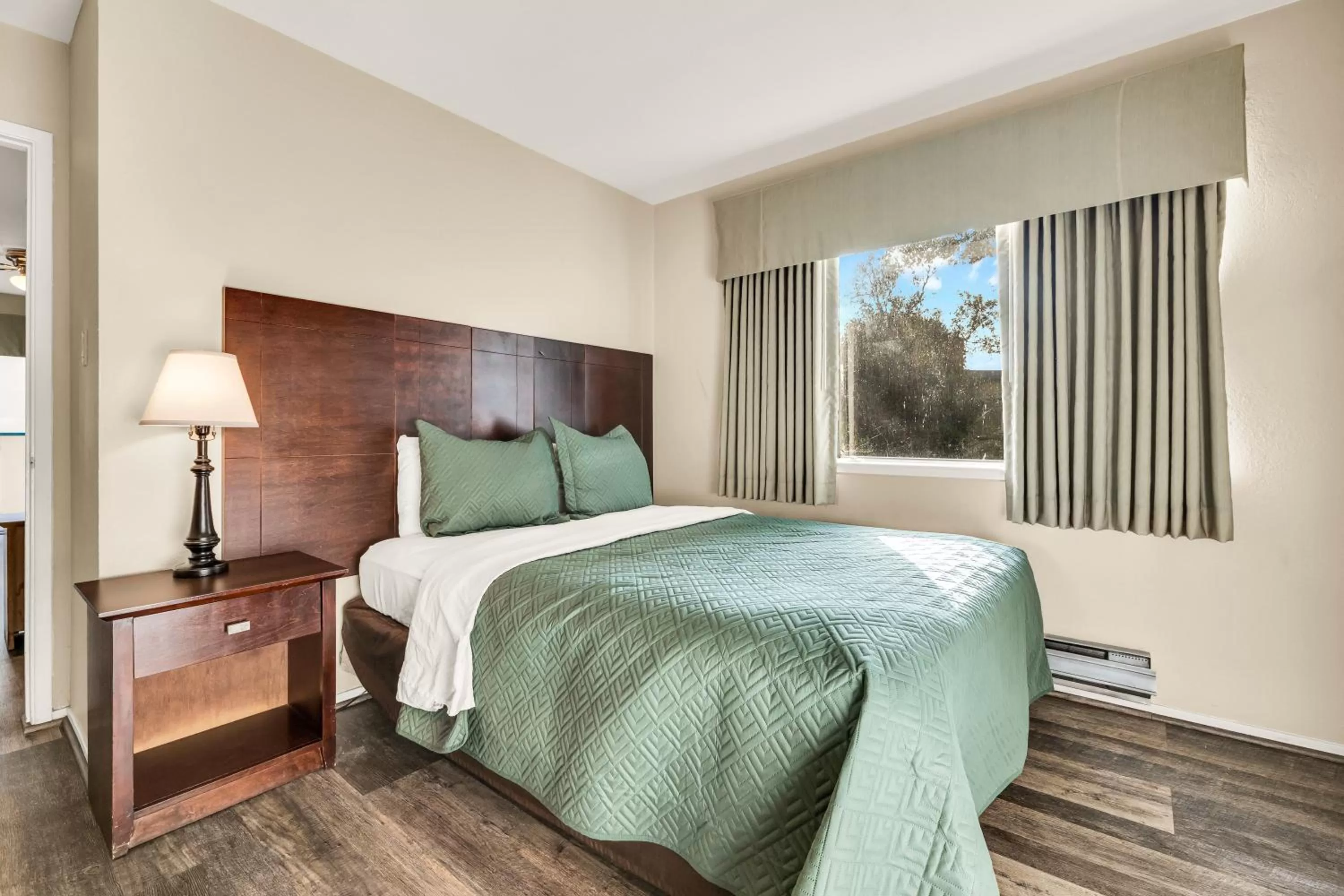 Bed in Quality Inn Monterey