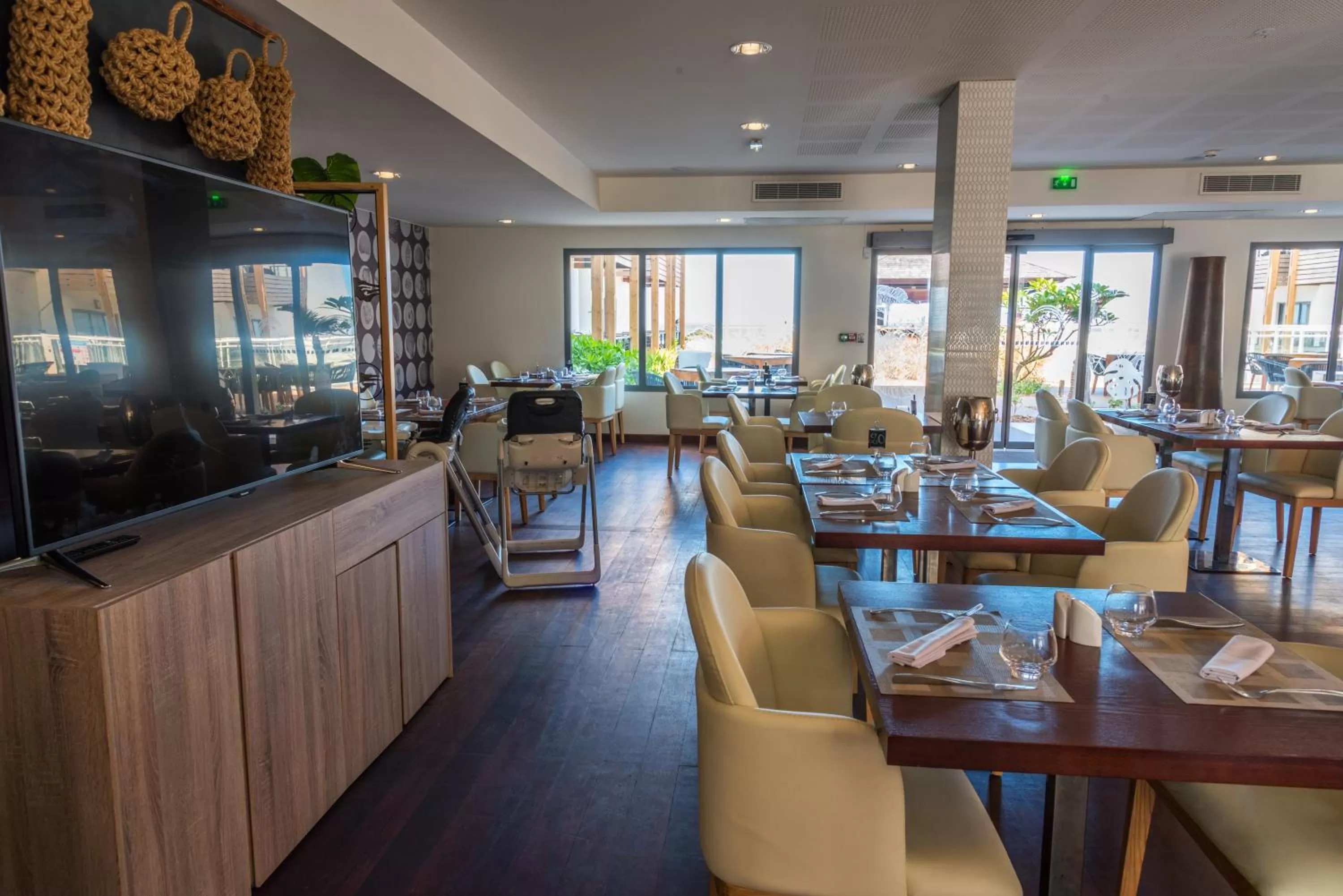 Restaurant/places to eat in Le Battant Des Lames