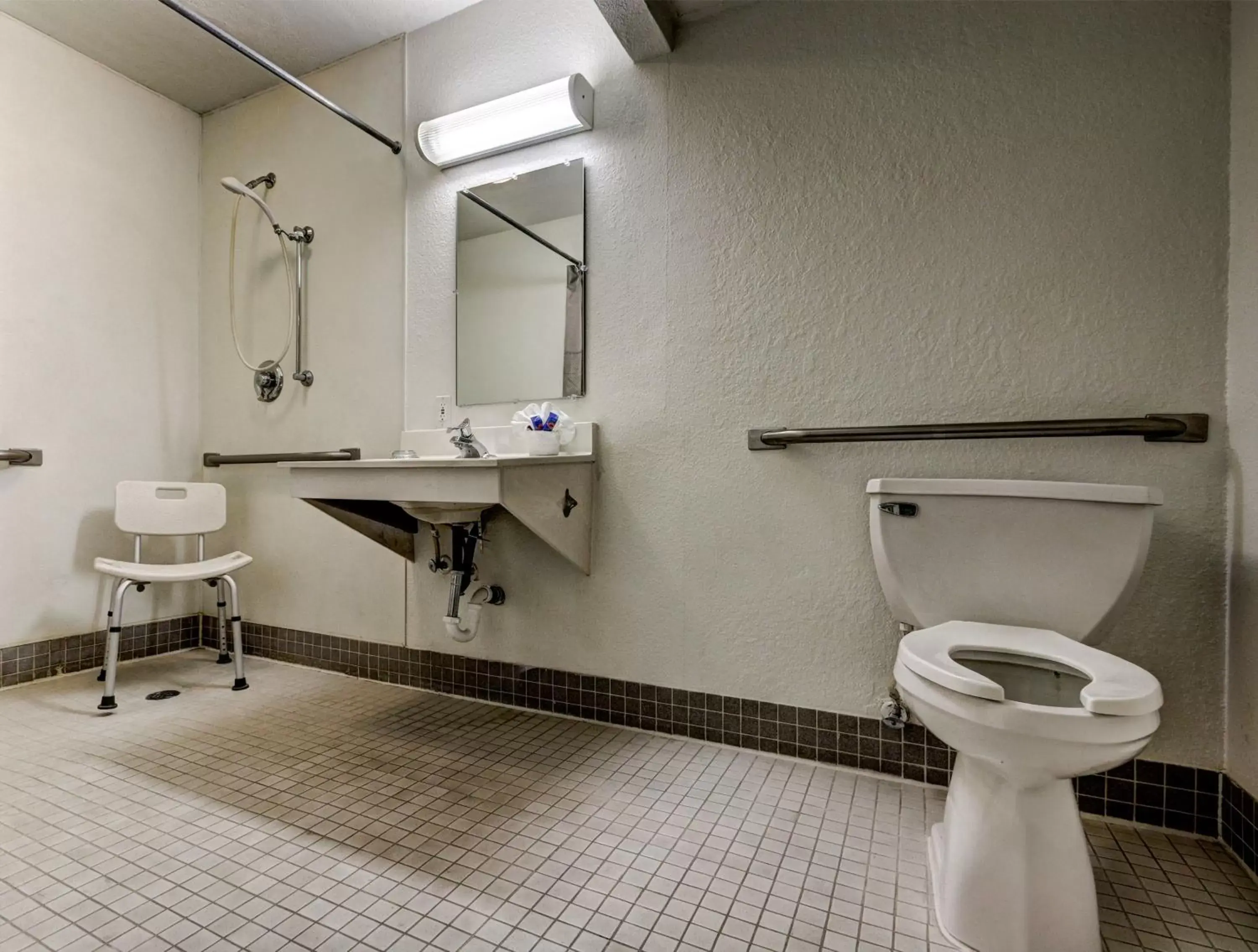 Queen Room - single occupancy - Disability Access - Smoking in Motel 6 Wells Queen Room - single occupancy - Disability Access - Smoking in Motel 6 Wells