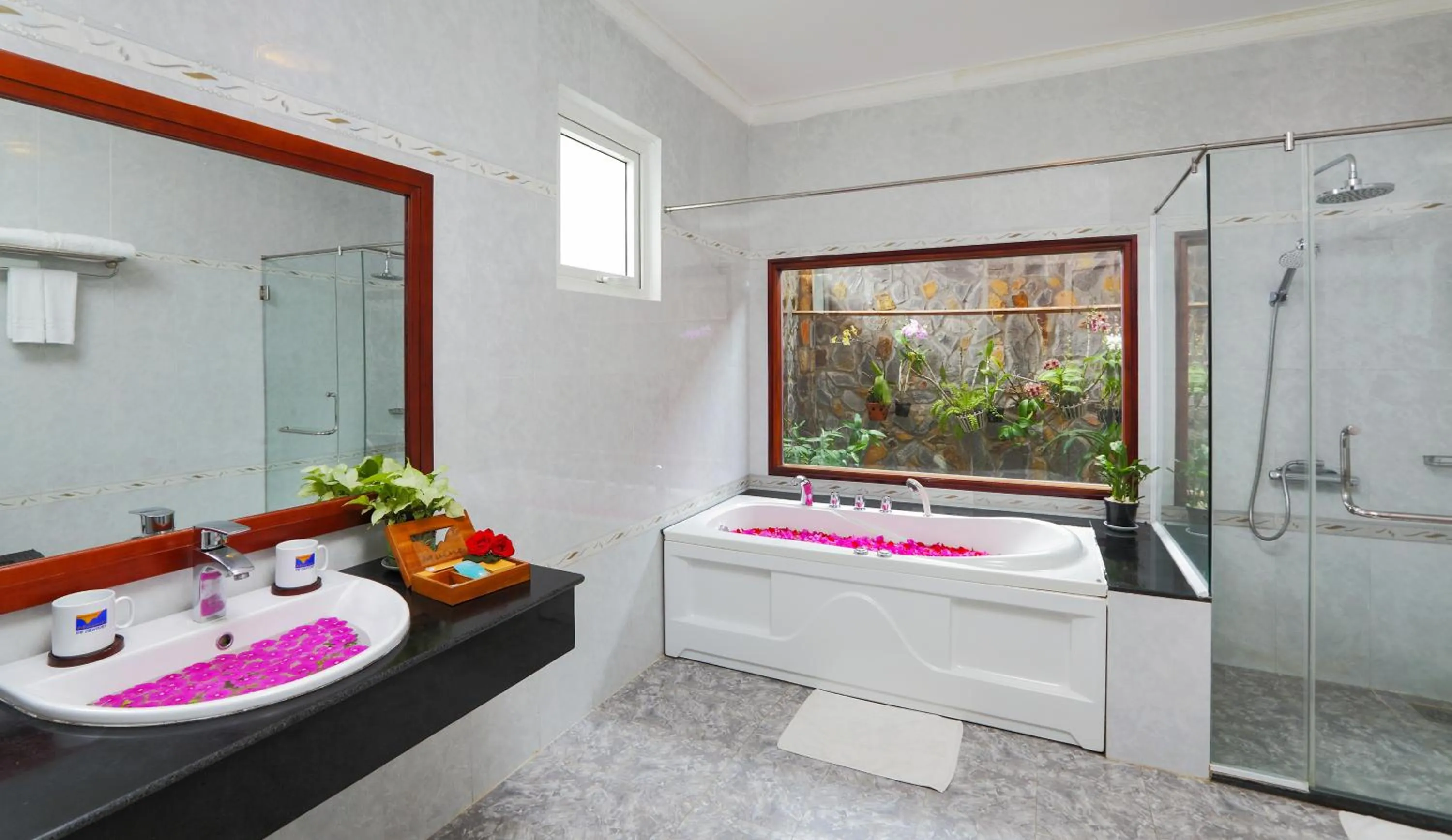 Shower in Muine Century Beach Resort & Spa