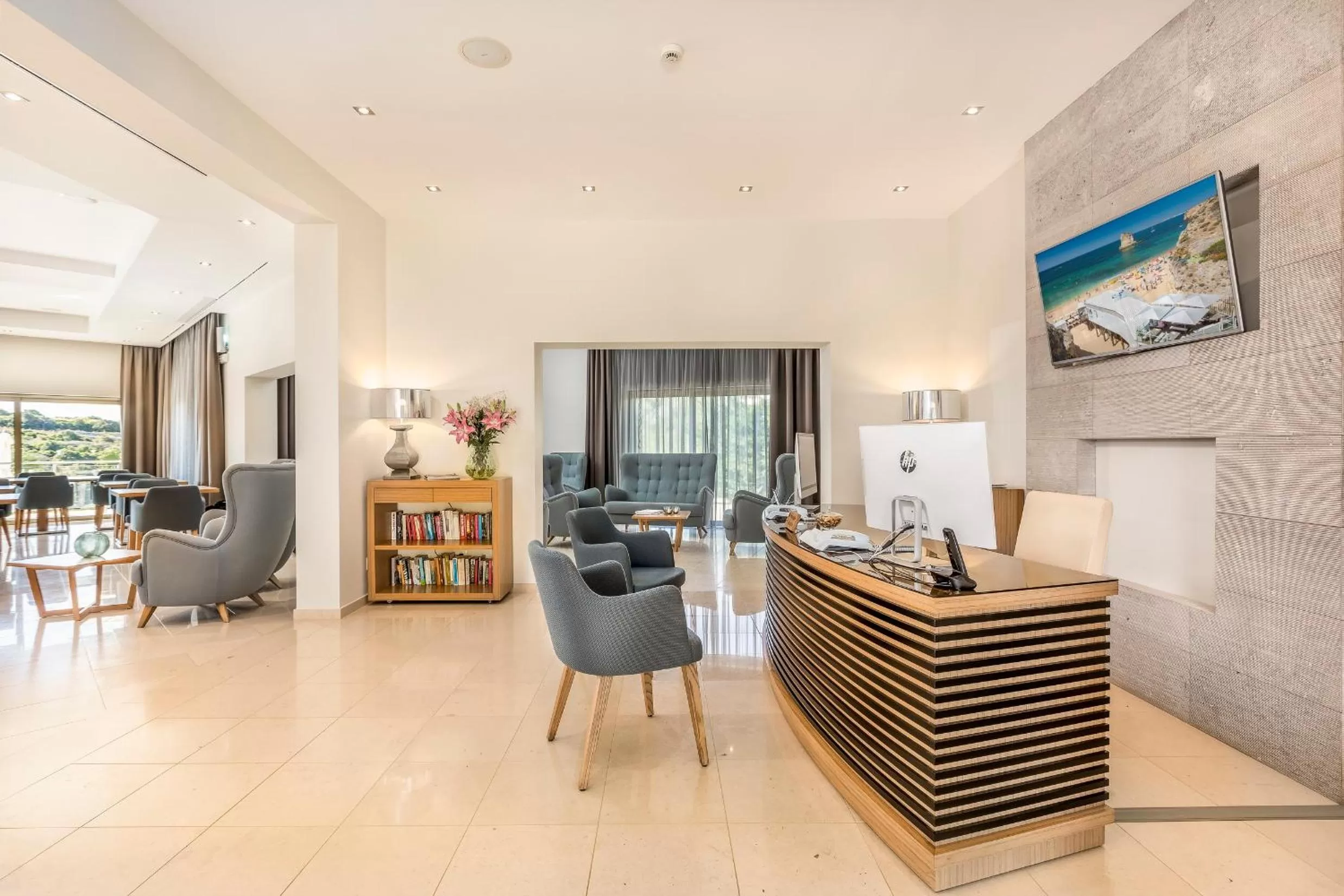 Lobby or reception in Caneiros Luxury House & Suites