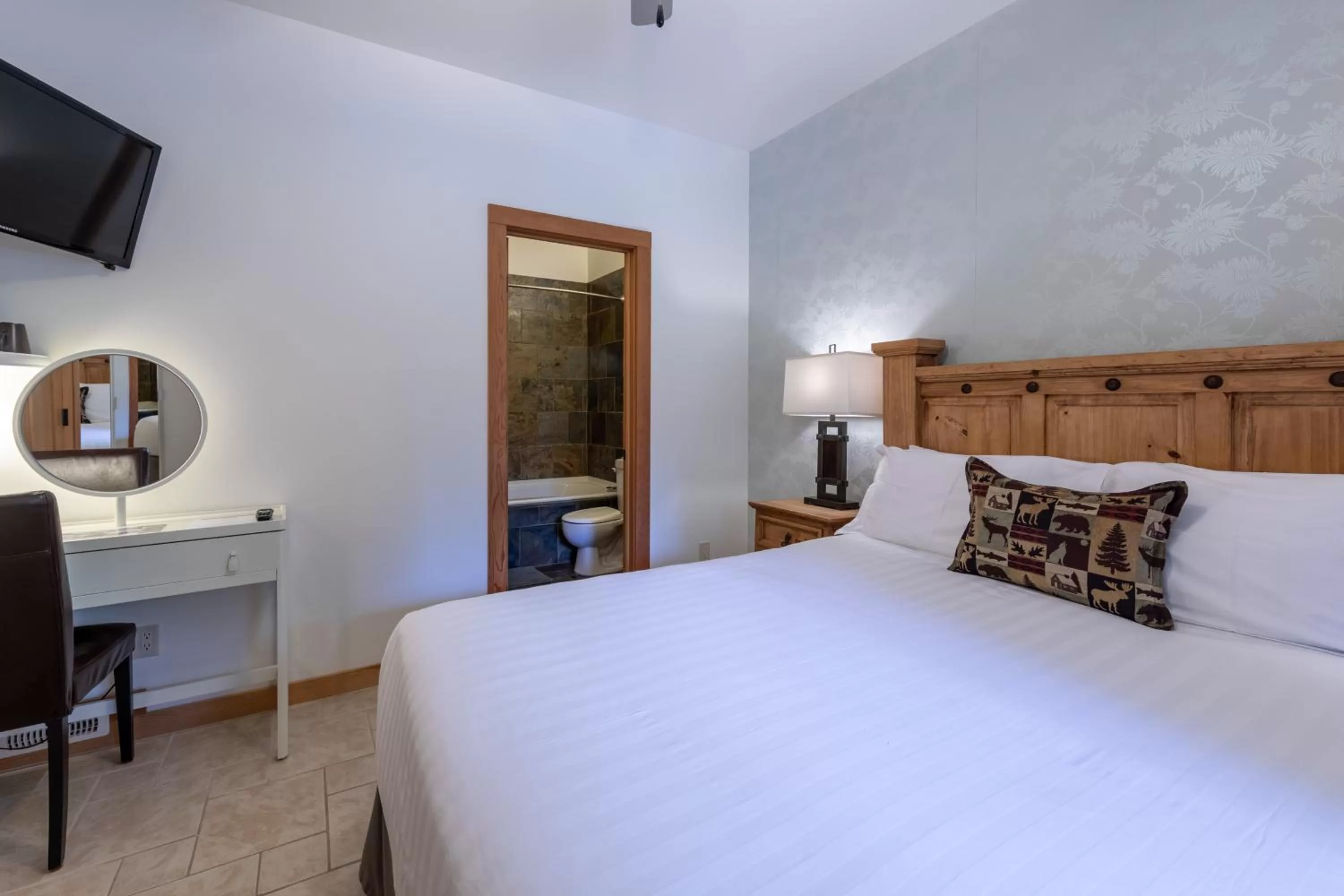 Queen Room #2 (2 Adults) in Canyon Ridge Lodge