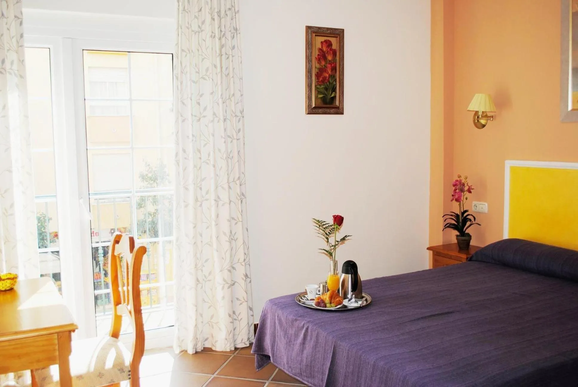 Photo of the whole room in Hotel María Cristina