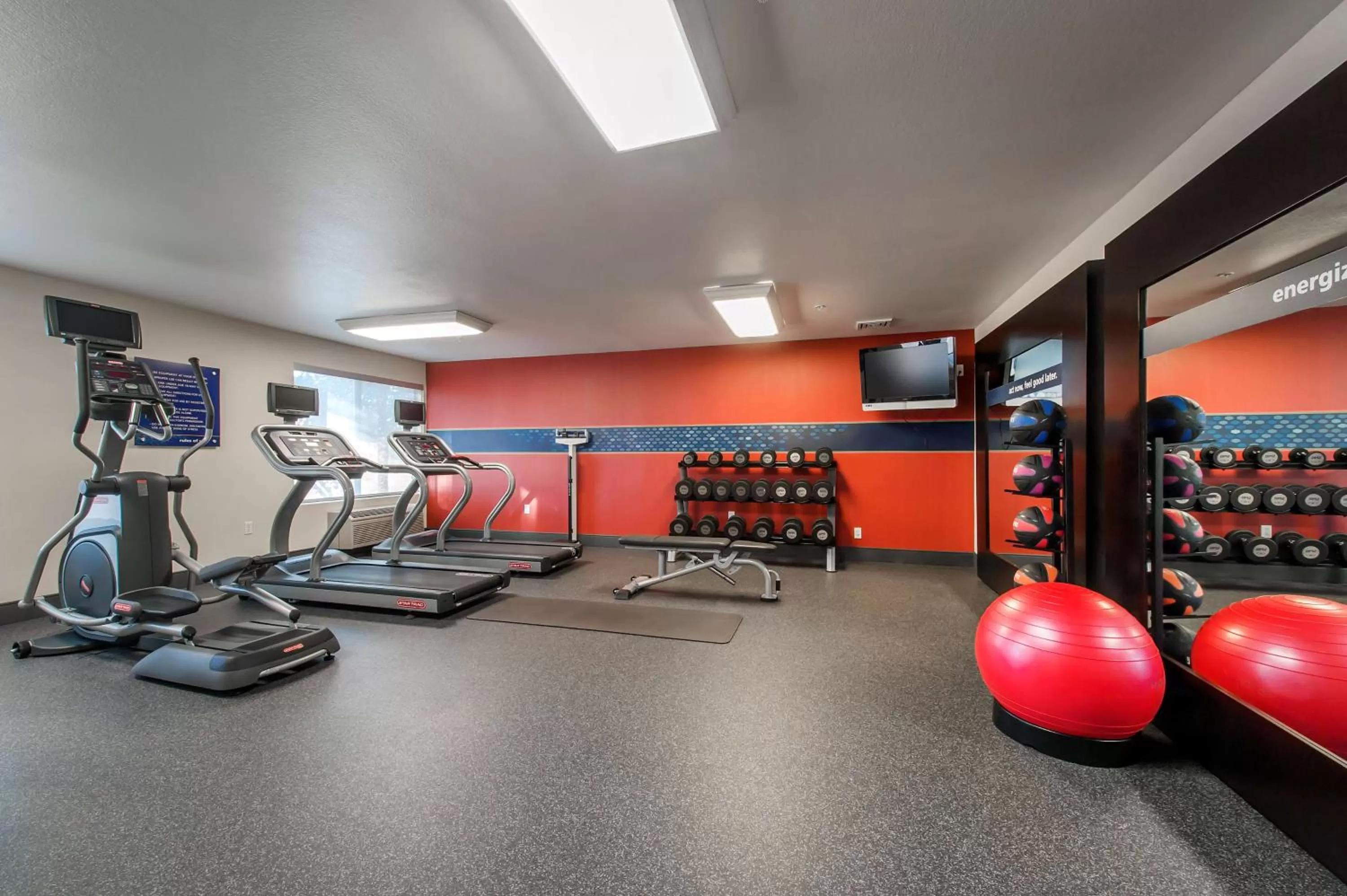 Fitness centre/facilities in Hampton Inn Phoenix Airport North