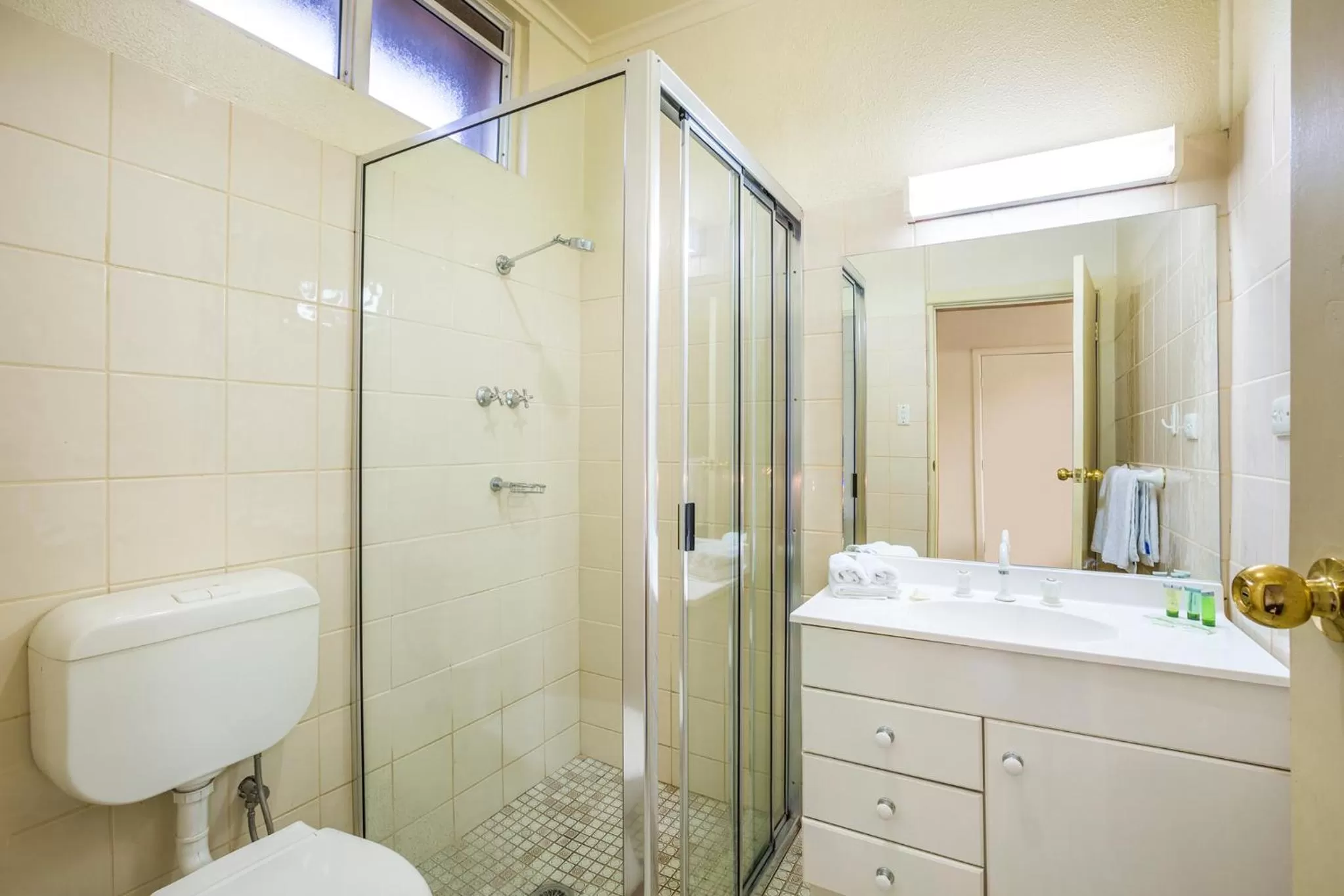 Shower in Boomerang Hotel