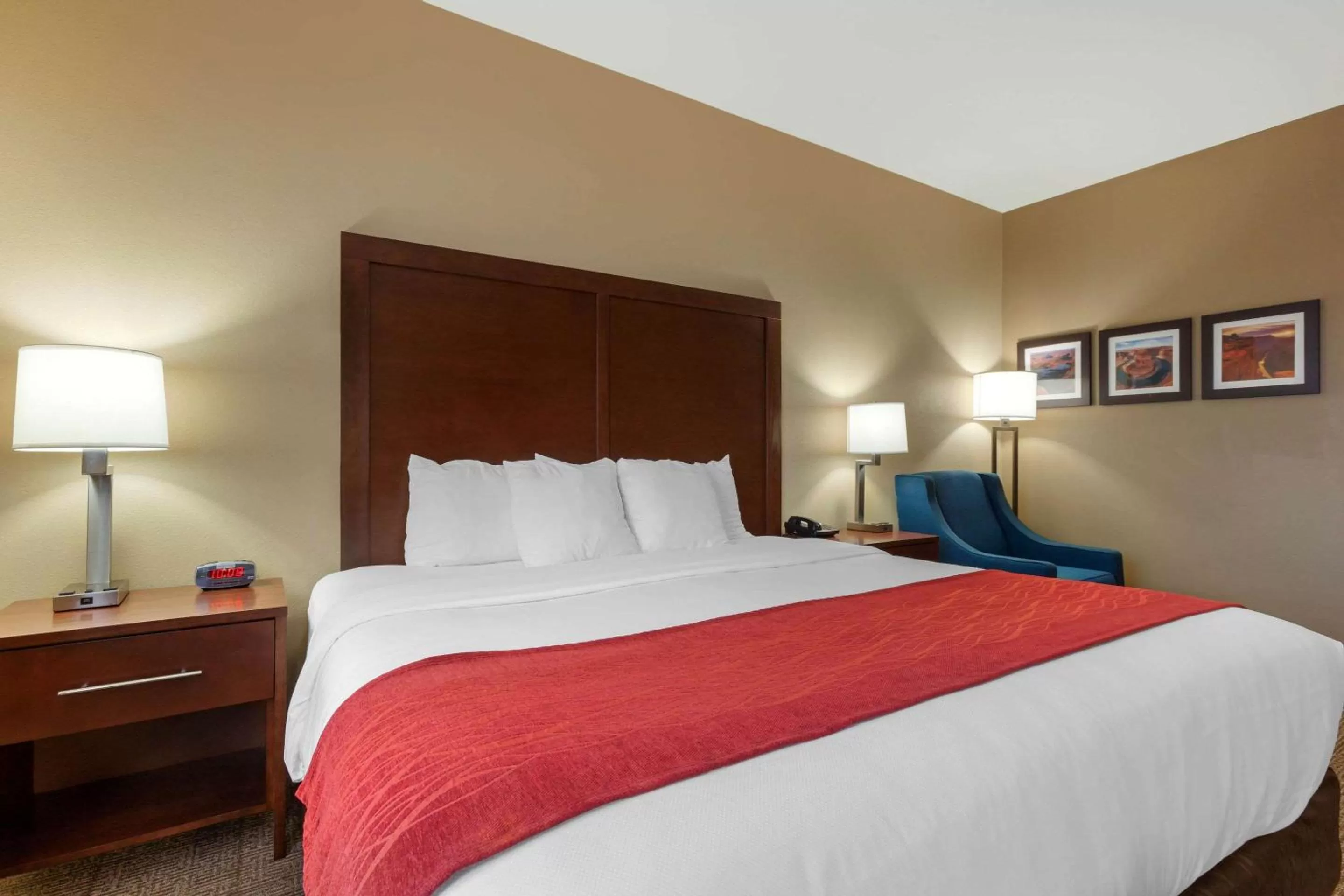 Photo of the whole room, Bed in Comfort Inn & Suites Page at Lake Powell