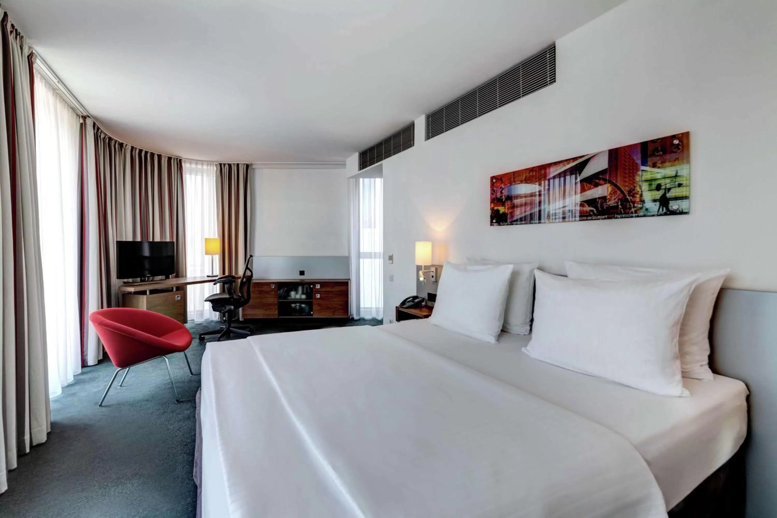 Bedroom, Bed in Hilton Garden Inn Stuttgart NeckarPark