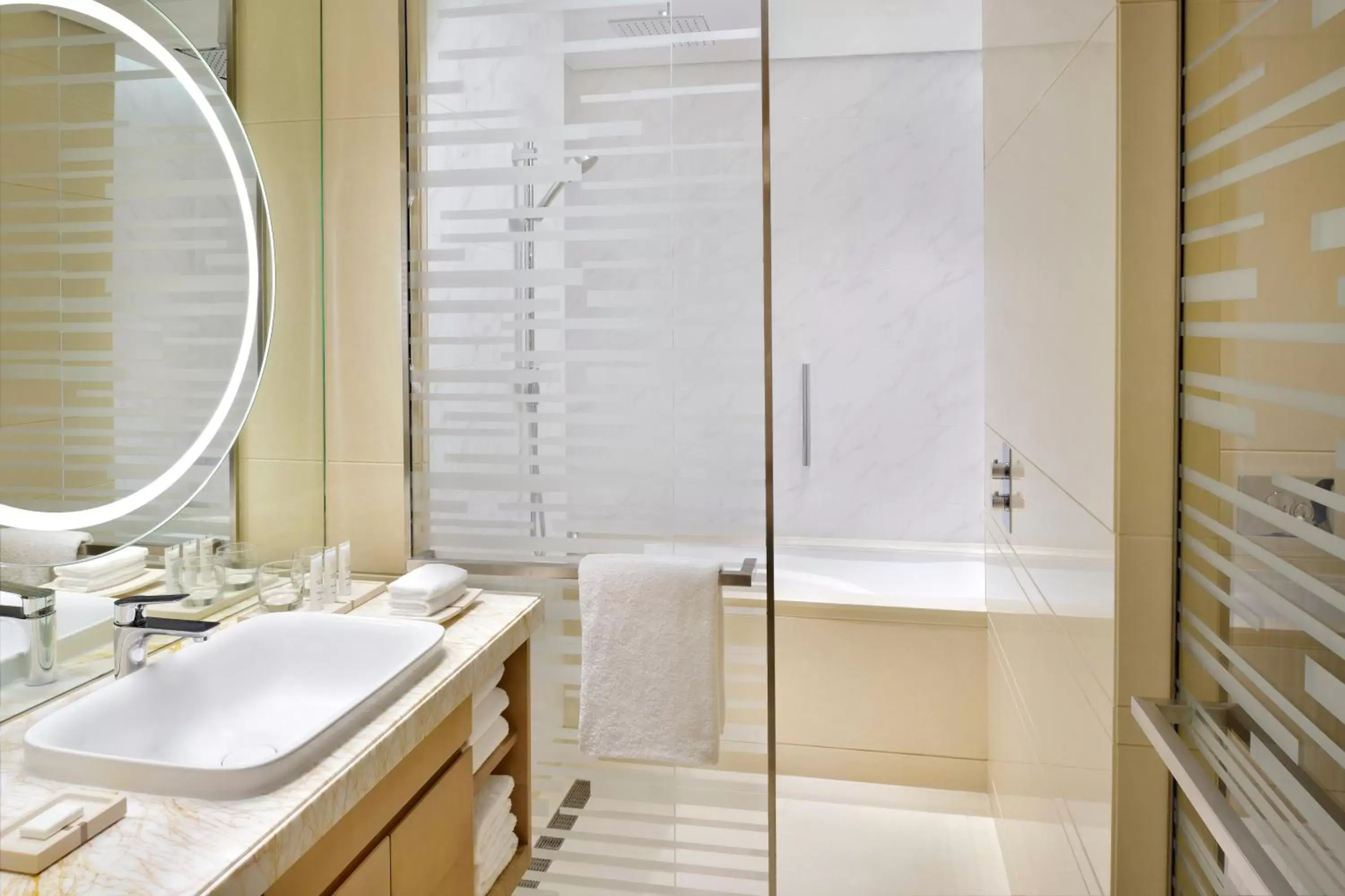 Premium King Room with Marina View in Crowne Plaza Dubai Marina by IHG Premium King Room with Marina View in Crowne Plaza Dubai Marina by IHG