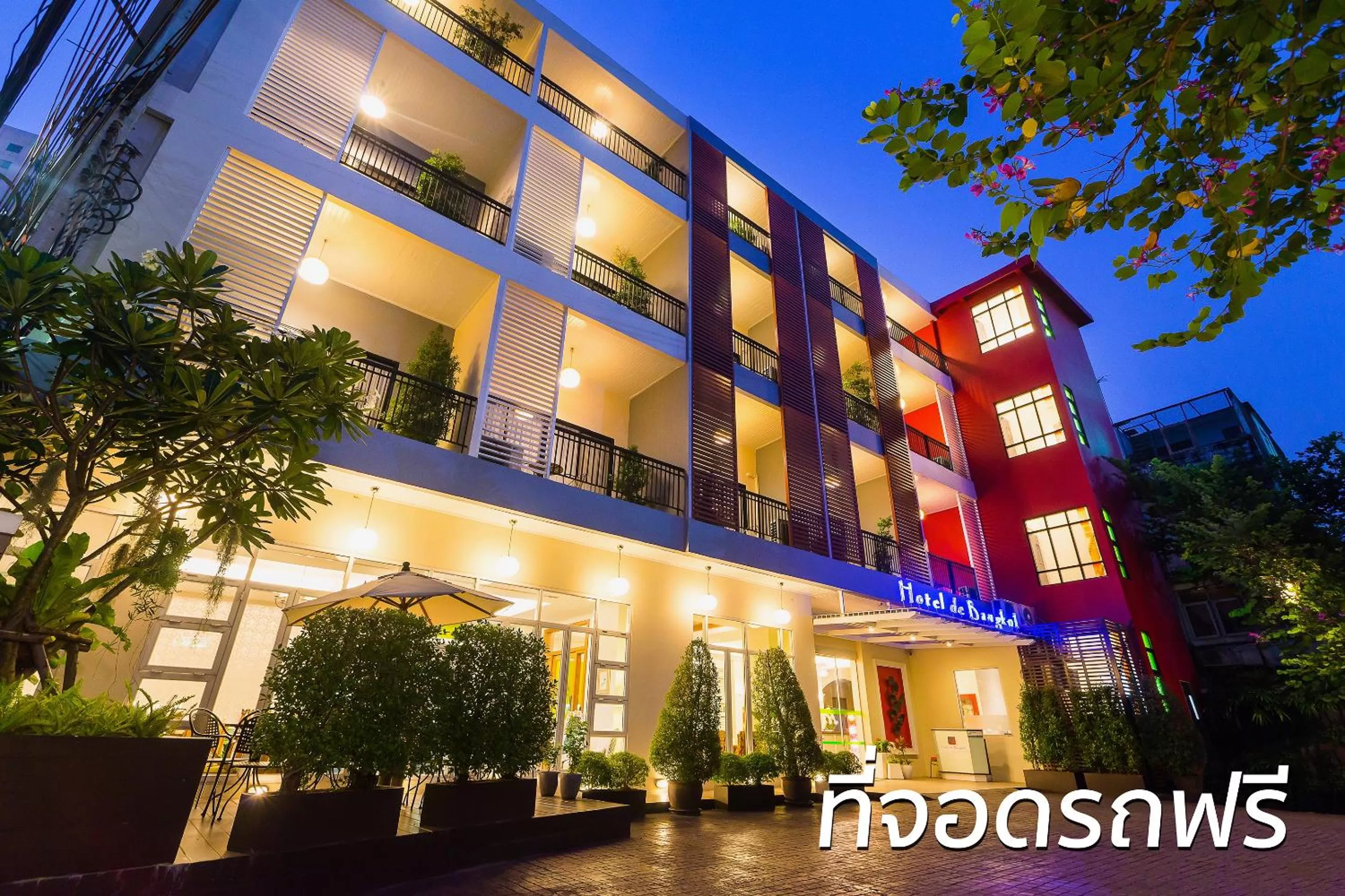 Property building in Hotel De Bangkok