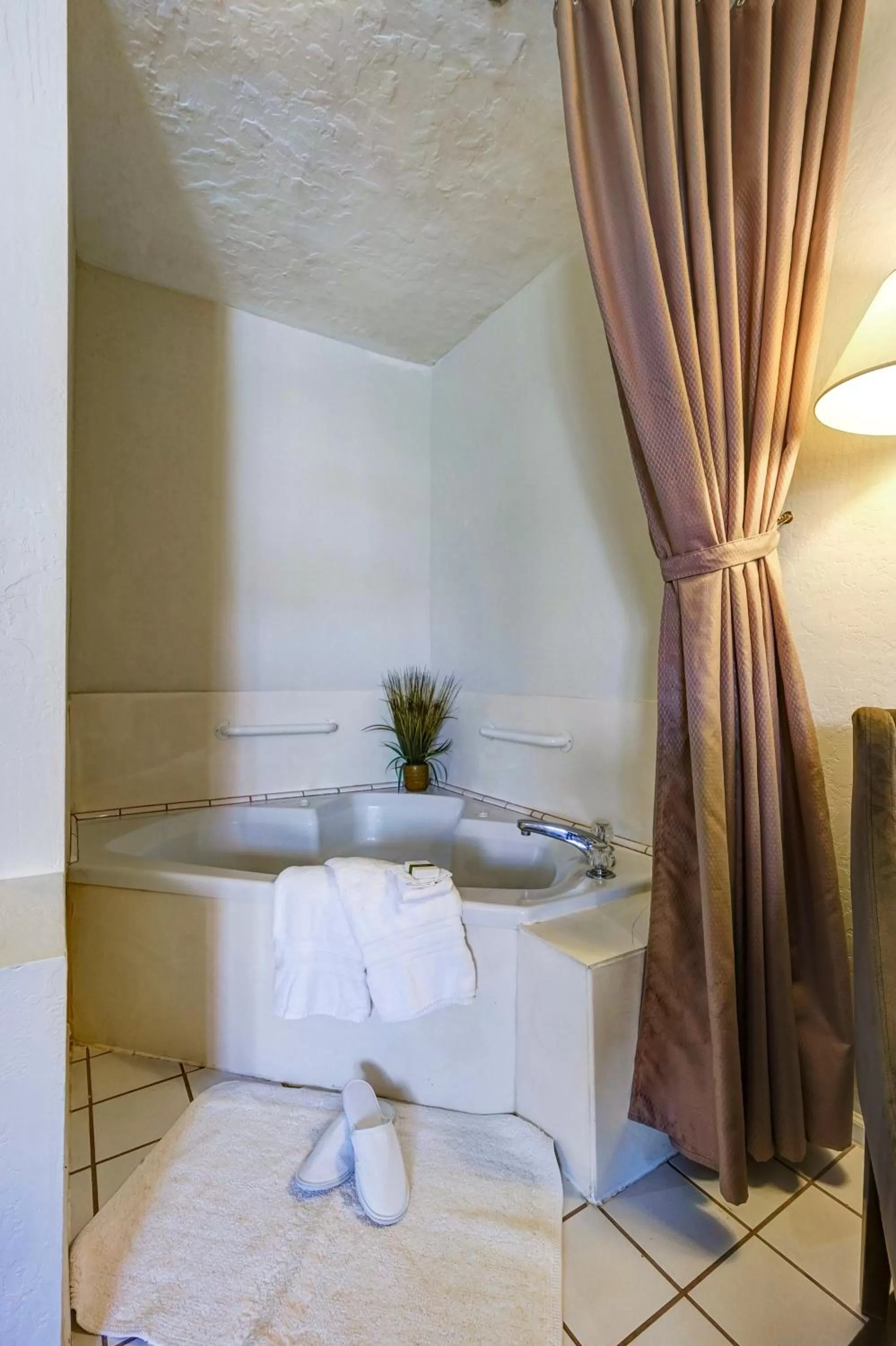 Bath in Forest Villas Hotel