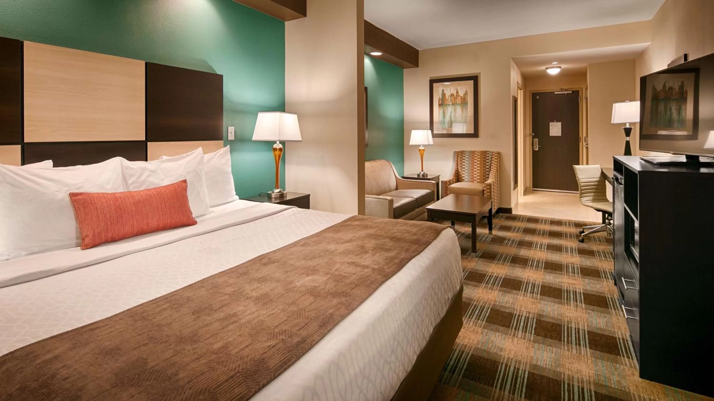 Photo of the whole room, Bed in Best Western Plus Atrium Inn & Suites