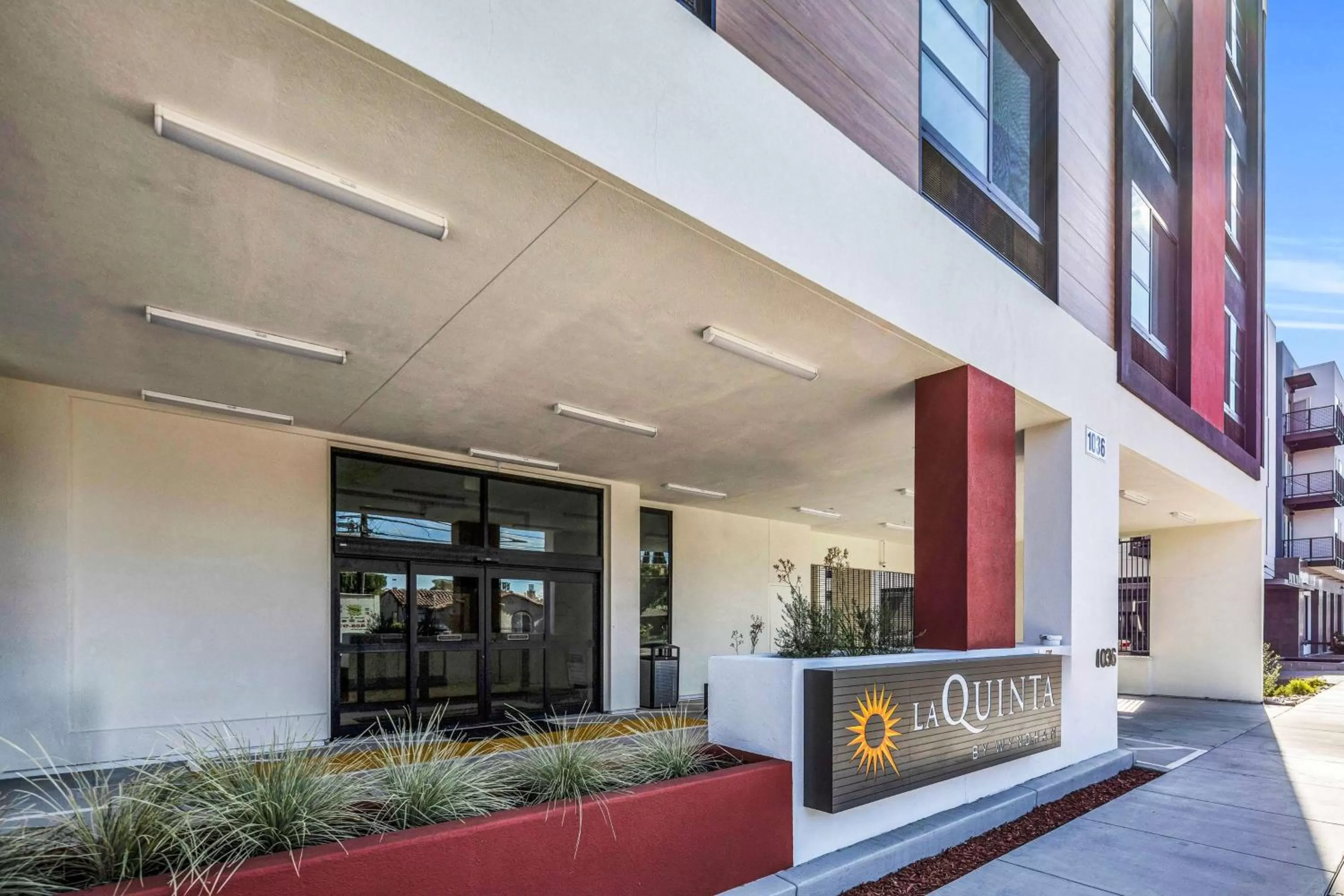 Property building in La Quinta Inn & Suites by Wyndham San Jose Airport-Downtown