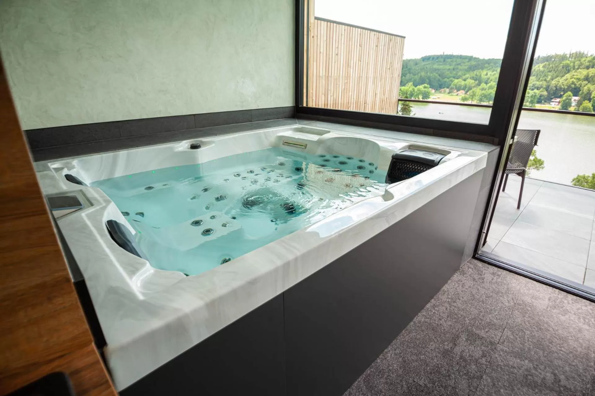 Hot Tub in Hotel Kras